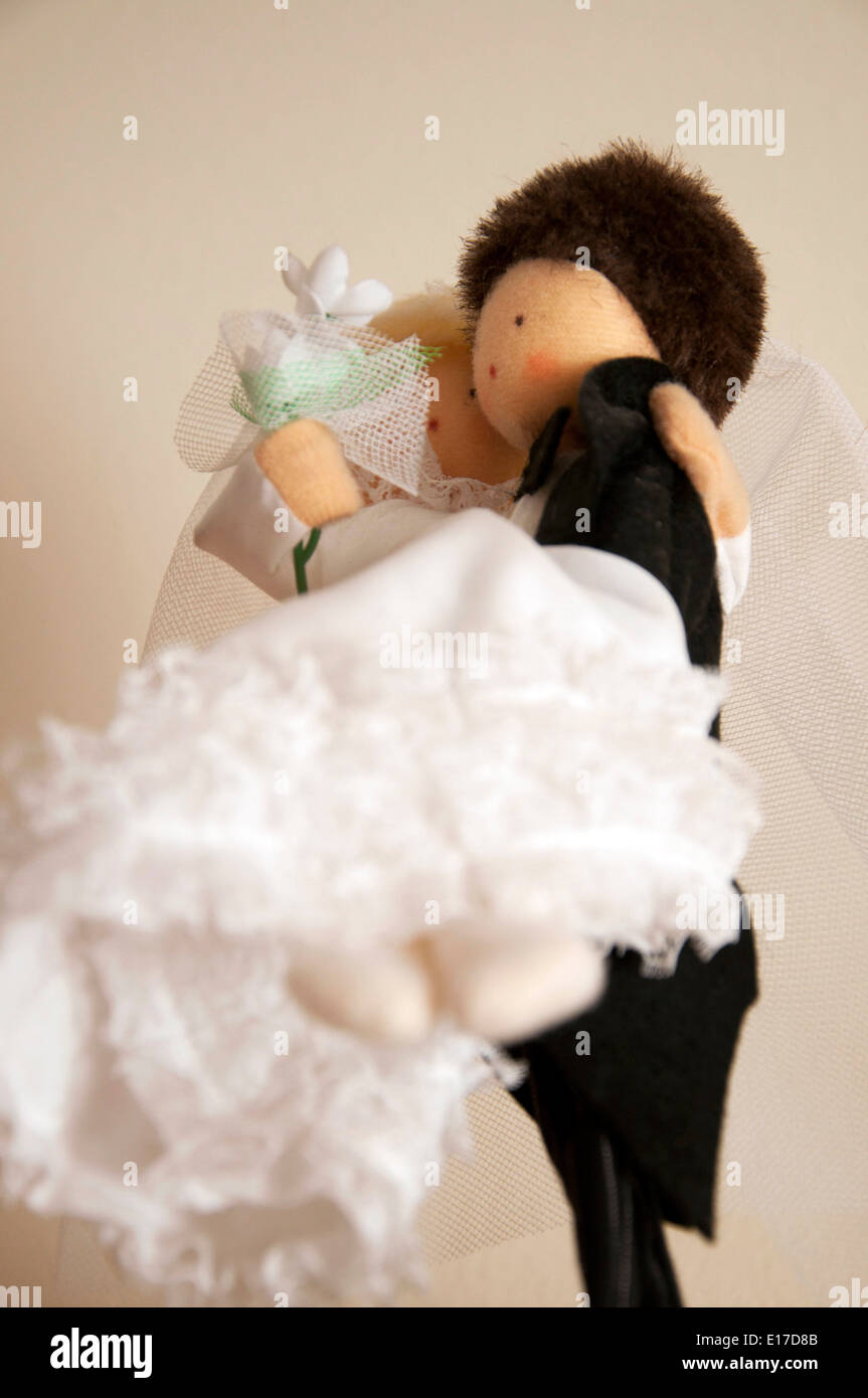 Bride and groom figure from the top of a wedding cake Stock Photo - Alamy