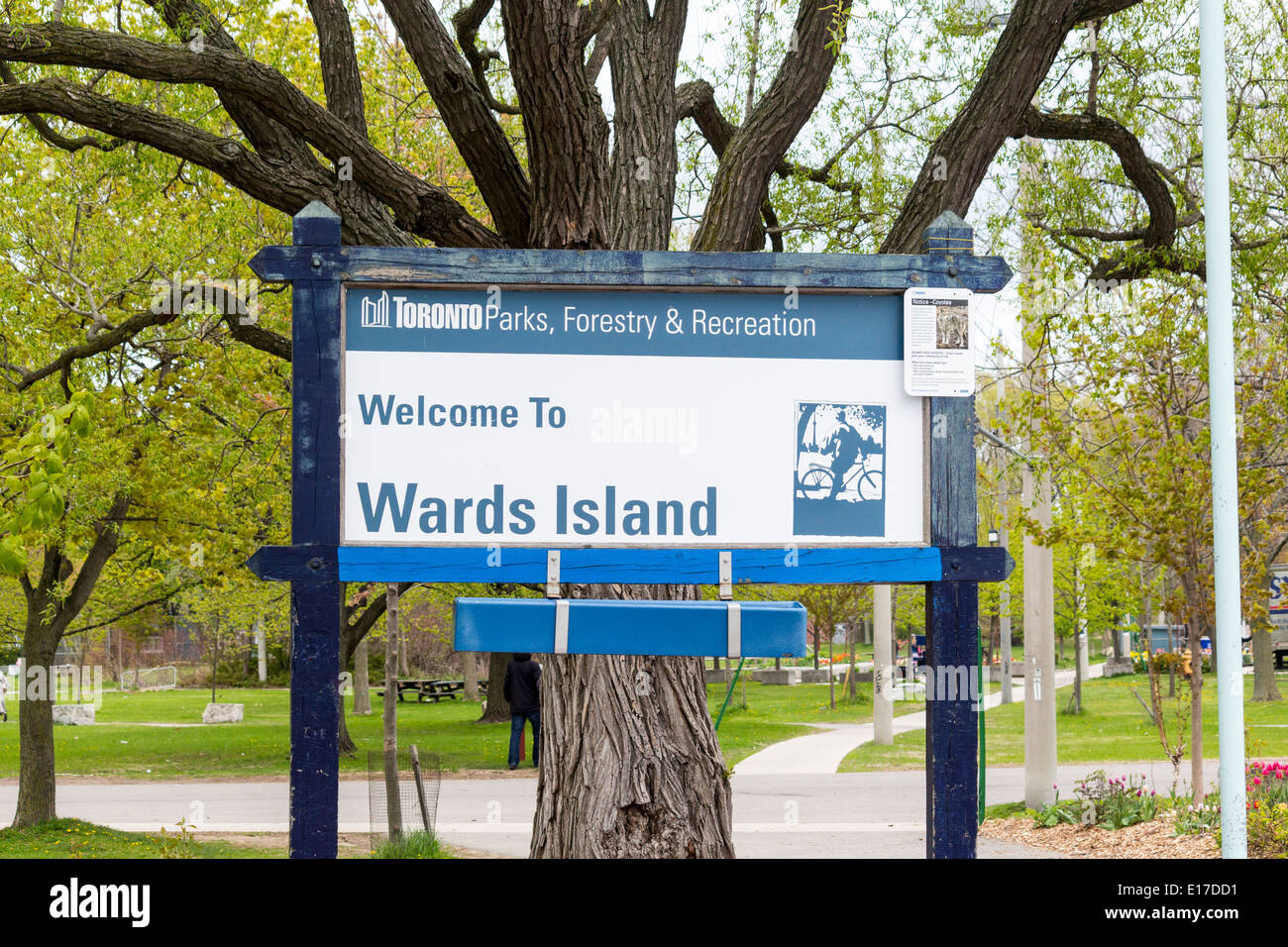 Welcome sign to Ward's Island on the Toronto Islands with a Coyote warning sign posted Stock Photo