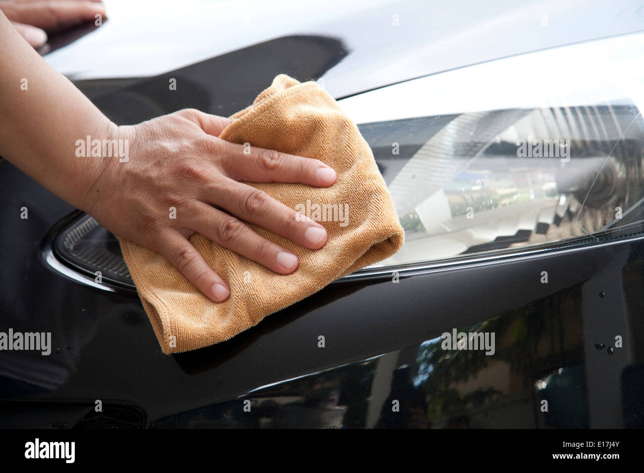 Hand cleaning dirt hires stock photography and images Alamy