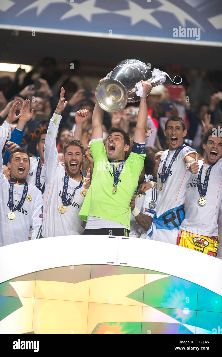 Iker Casillas Champions League Trophy Hi res Stock Photography And iker-casillas-champions-league-trophy-hi-res-stock-photography-and