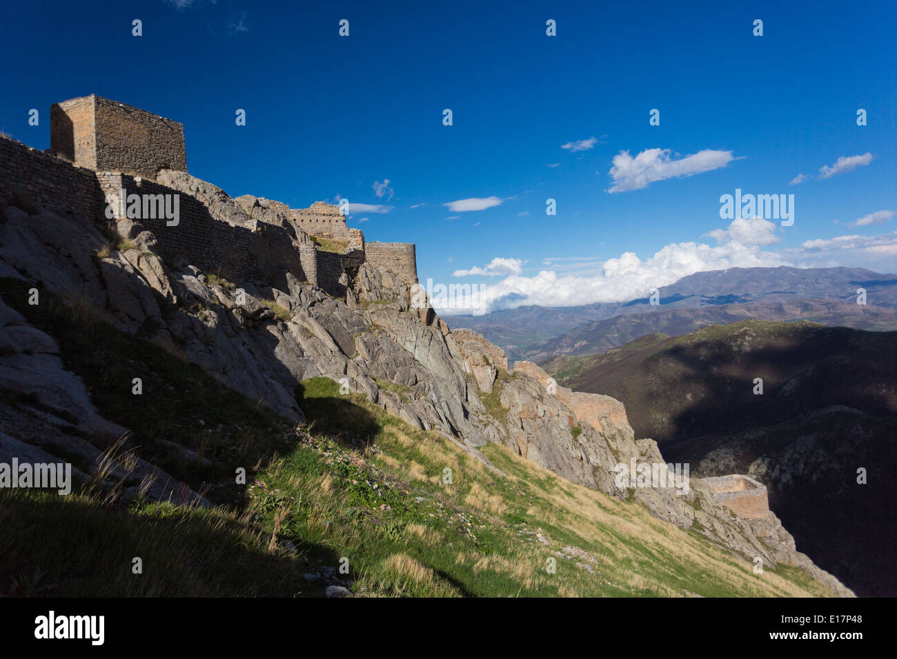 The ruins of Babak castle hang high over a deep valley in northern Iran Stock Photo