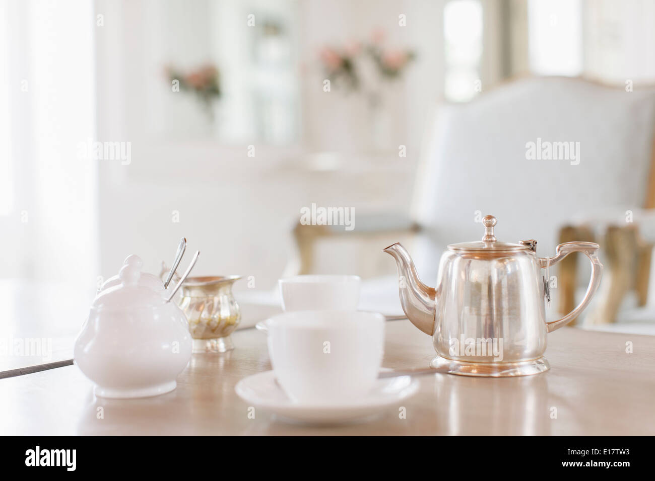 Silver teapot hi-res stock photography and images - Alamy