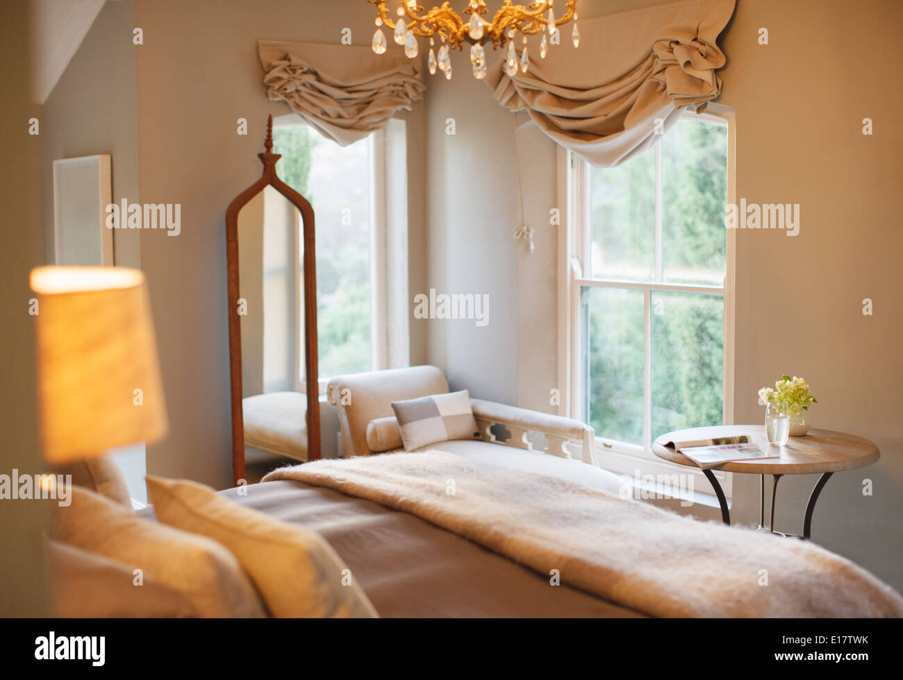 Luxury bedroom hi-res stock photography and images - Alamy