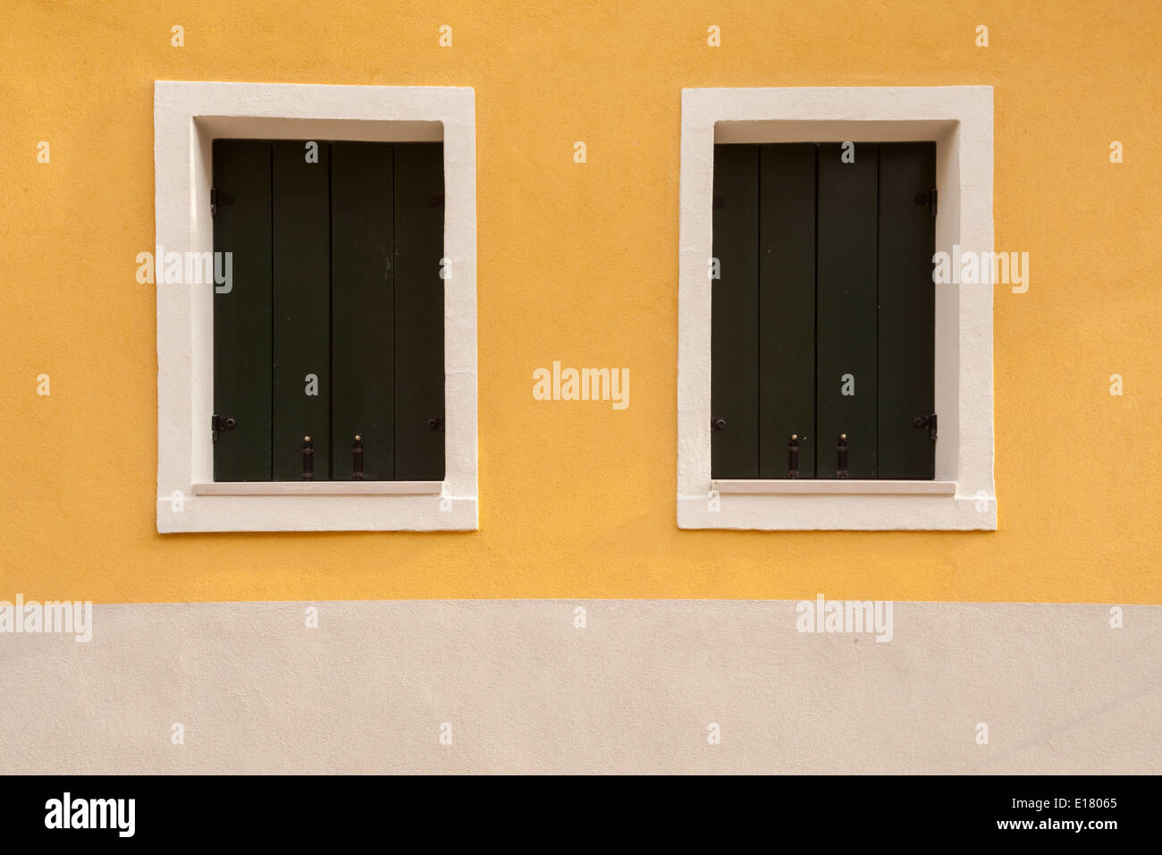 a painted house on the island of Giudecca, Venice Stock Photo - Alamy
