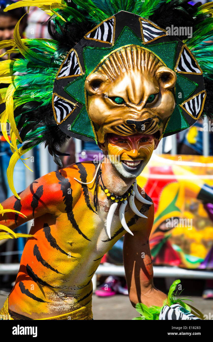 Colombia traditional costume hi-res stock photography and images - Alamy