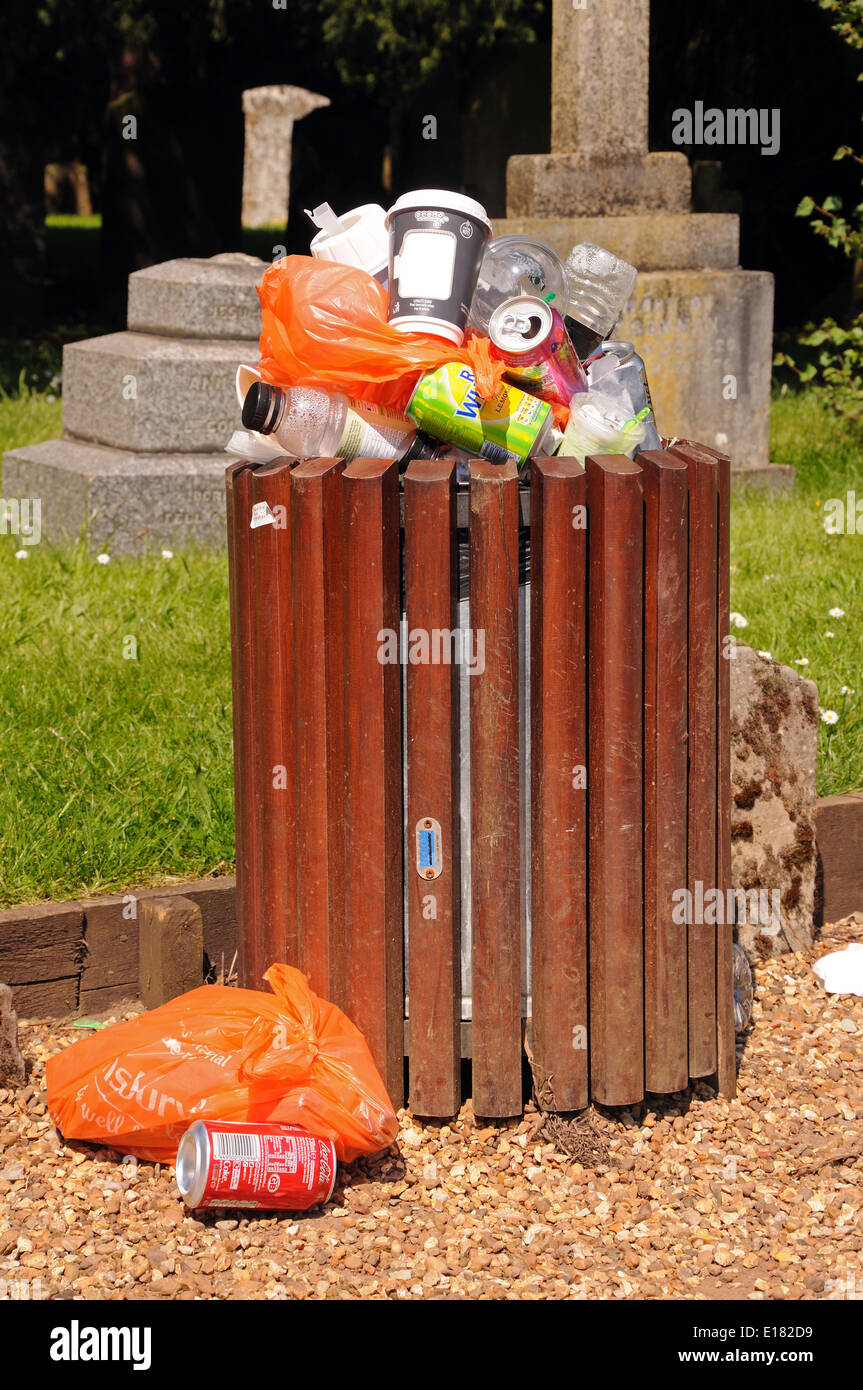 Overfull rubbish bin hi-res stock photography and images - Alamy