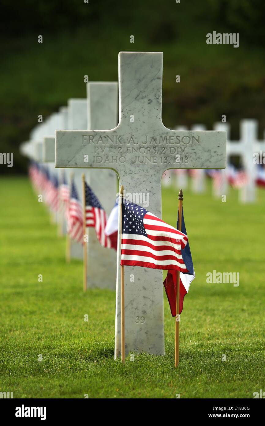 American and French flags mark a grave site of soldiers killed in the Battle of Belleau Wood following a ceremony to mark the 96th anniversary of the historic WWI battle and Memorial Day at Aisne-Marne American Cemetery May 24, 2014 in Belleau, France. Stock Photo