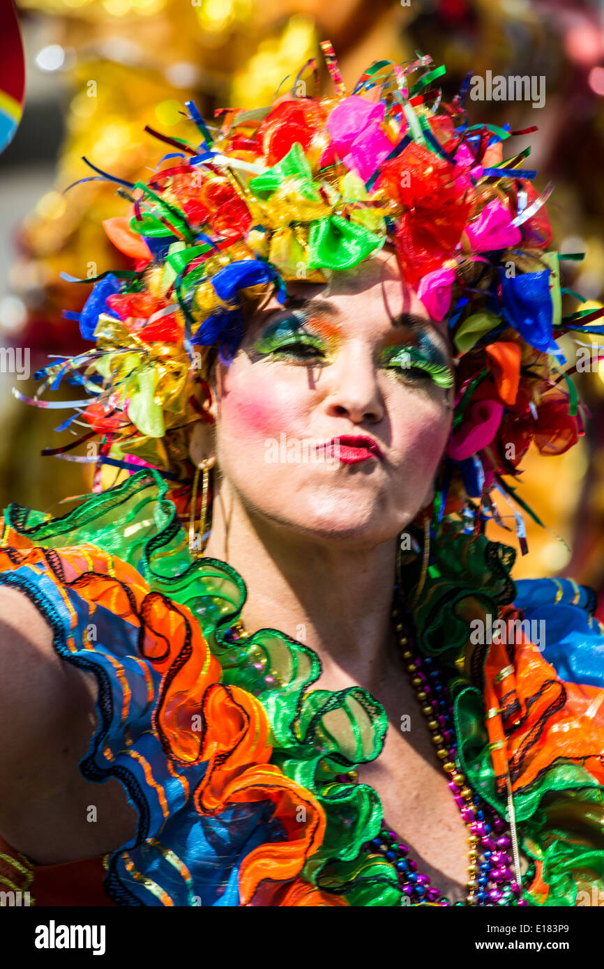 Barranquilla, Colombia - March 1, 2014 - Performers in elaborate costume sing, dance, and stroll their way down the streets of Barranquilla during the Battalla de Flores during Carnival Stock Photo