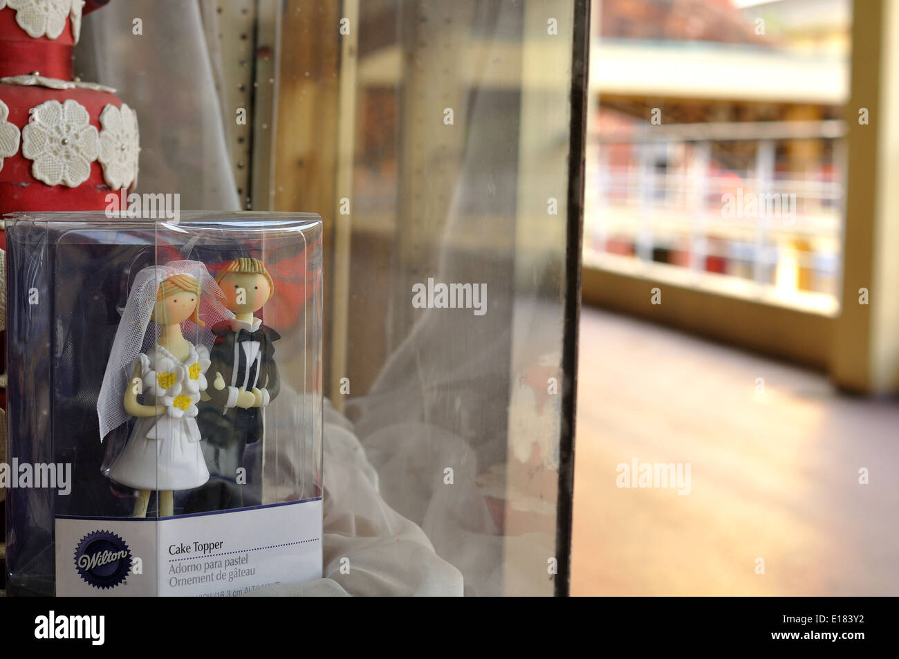 Bride and Groom cake decorations in a tatty market shop window, Castle Market, Sheffield Stock Photo