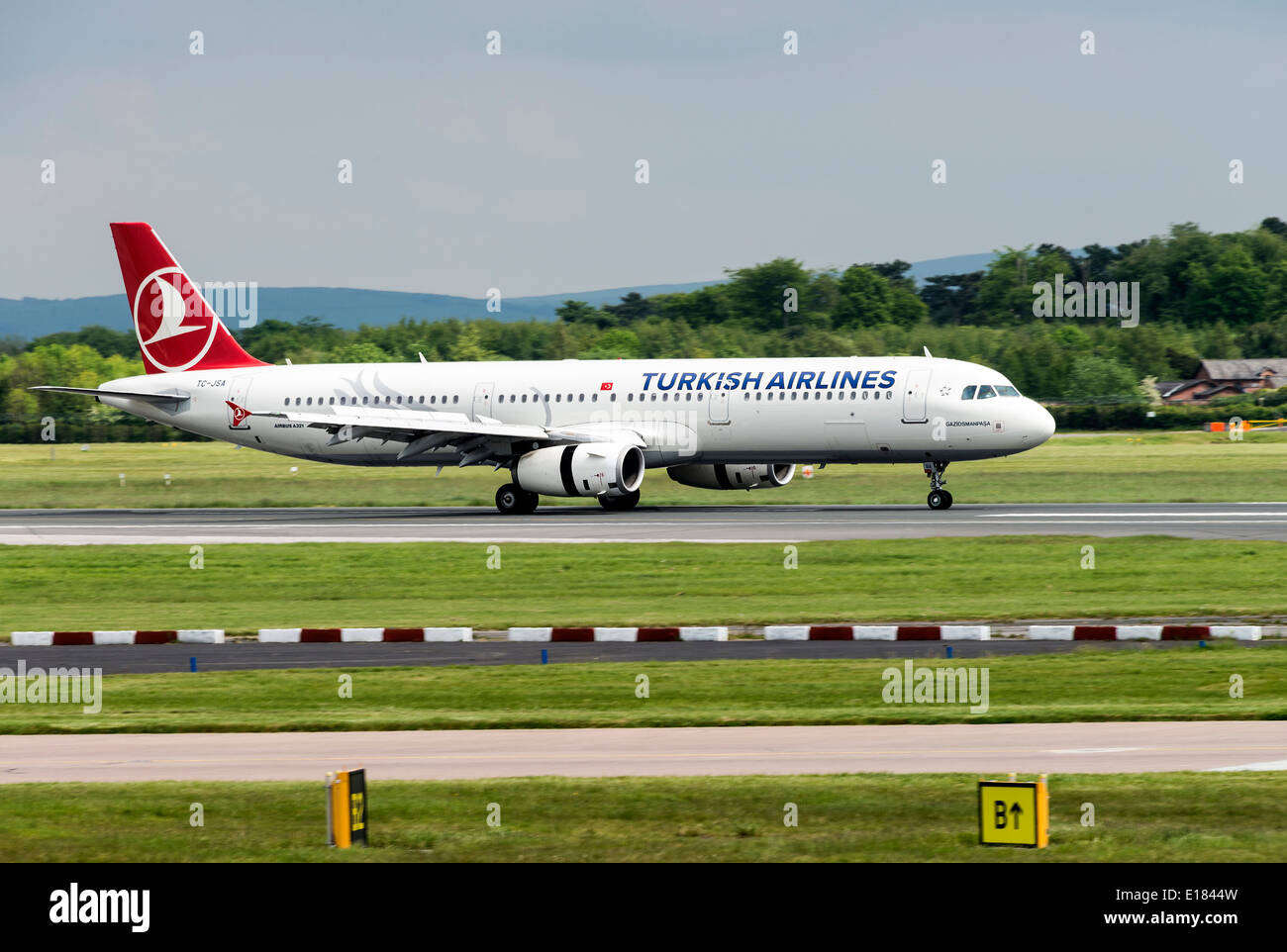 Turkish Airlines Airbus A321231 Airliner TCJSA Landing on Arrival at Manchester International