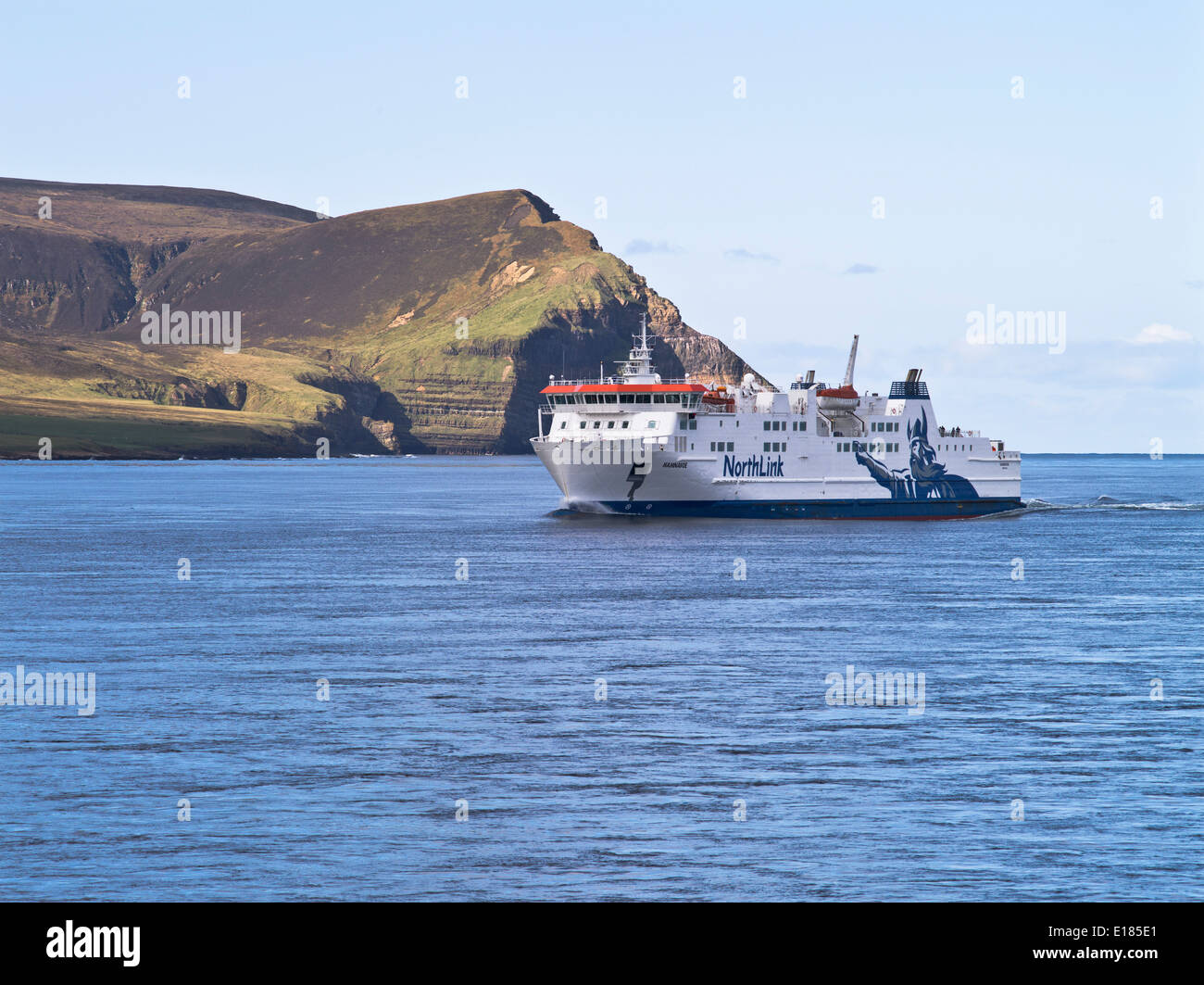 dh HOY SOUND ORKNEY serco northlink ferries ferry mv hamnavoe sailing hoy sound scotland Stock Photo