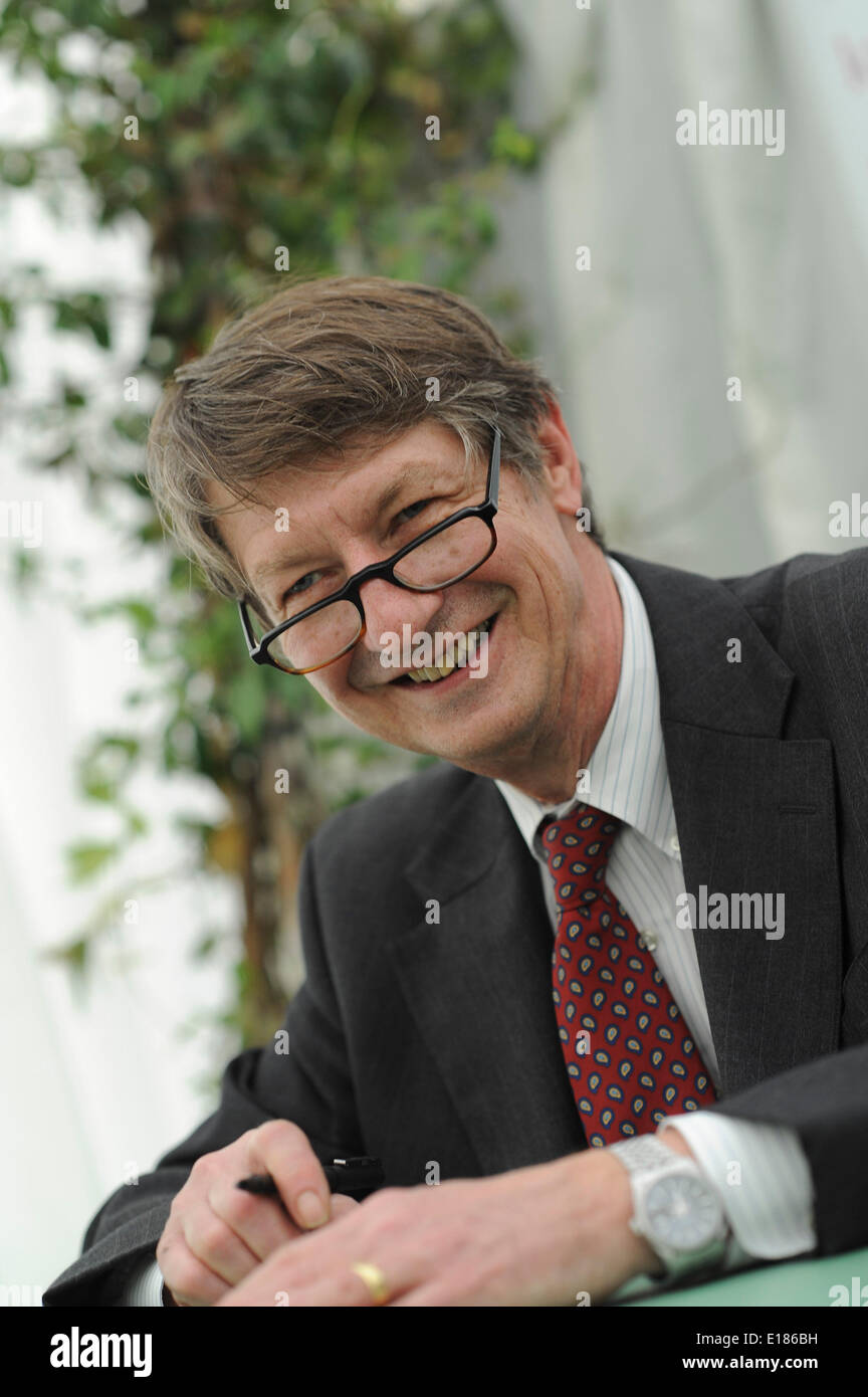 Hay on Wye, Wales UK, BANK HOLIDAY MONDAY 26 May 2014 American satirist PJ O'Rourke on the fifth day of the 2014 Daily Telegraph Hay Literature Festival, Wales UK photo Credit: keith morris/Alamy Live News Stock Photo