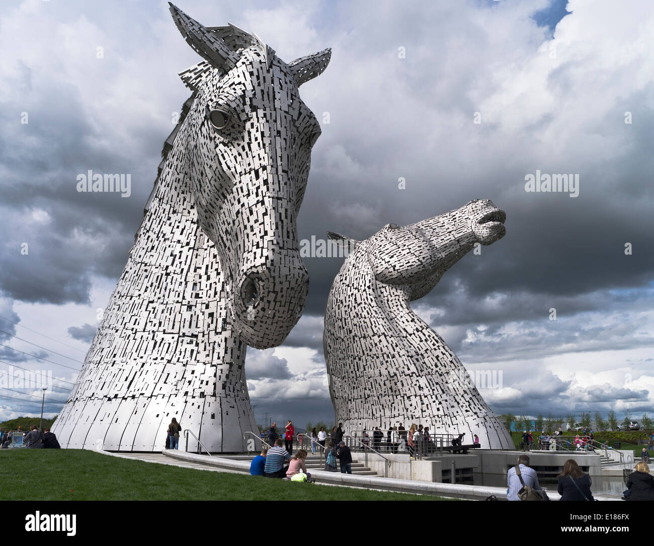 dh Helix Park FALKIRK STIRLINGSHIRE Kelpies statues The Helix Monuments to Horse power sculpture by Andy Scott Stock Photo
