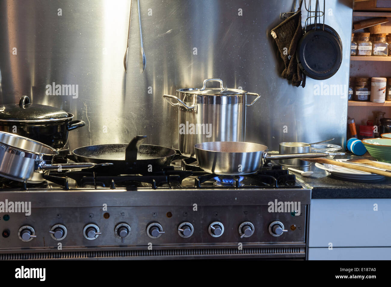 Messy kitchen hires stock photography and images Alamy