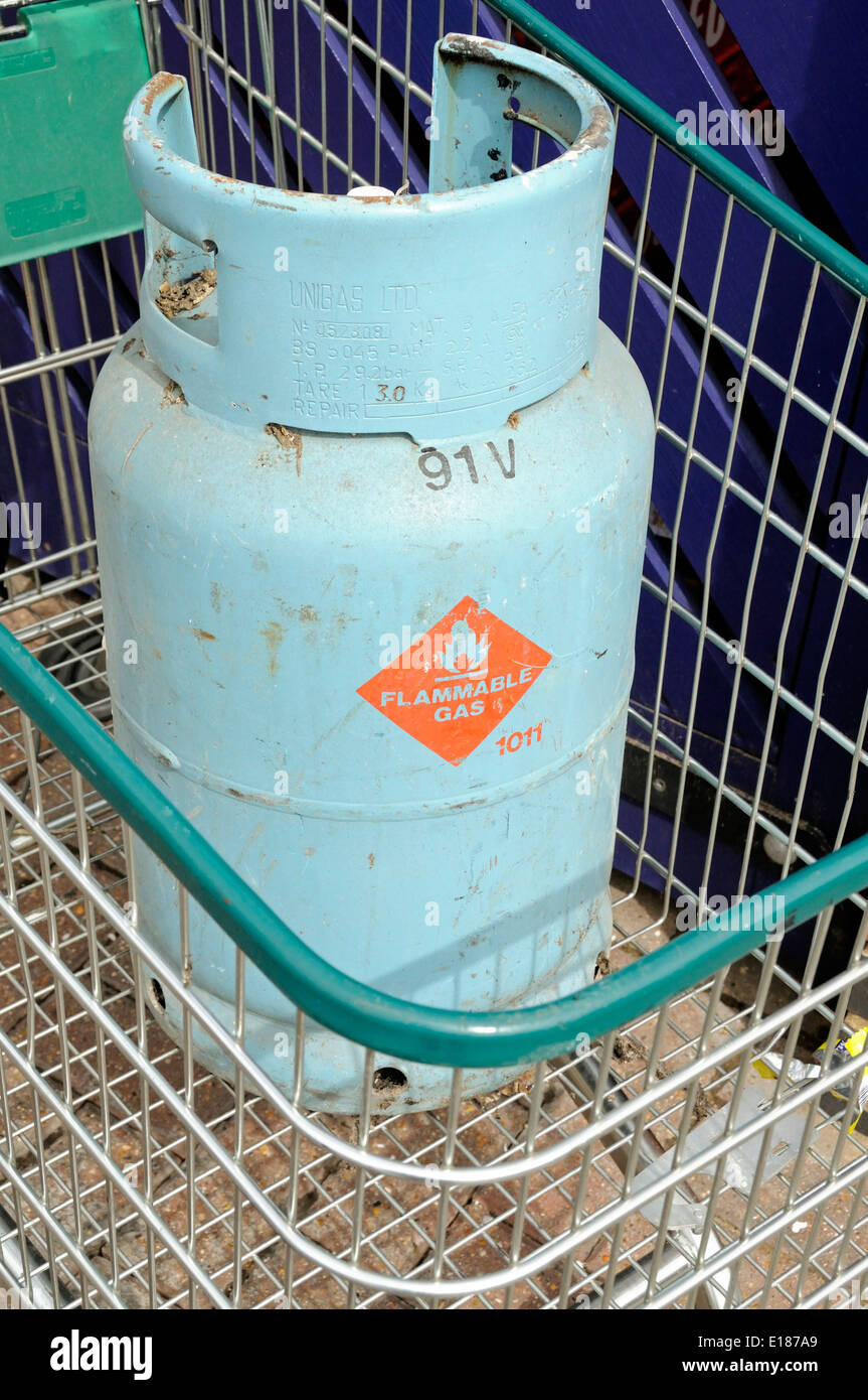 Flammable gas canister left in shopping trolley, Highbury, London Borough of Islington England UK Stock Photo