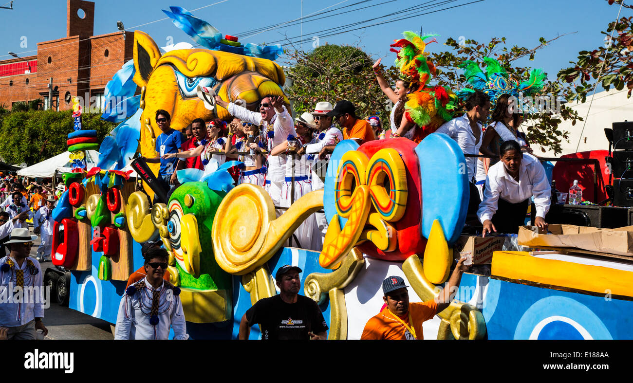 Performers in the Carnival de Barranquilla Stock Photo - Alamy