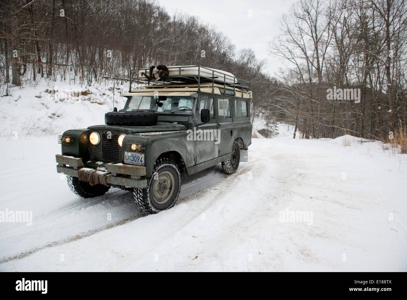 Land Rover in Green Ridge State Forest in Western Maryland, USA Stock Photo