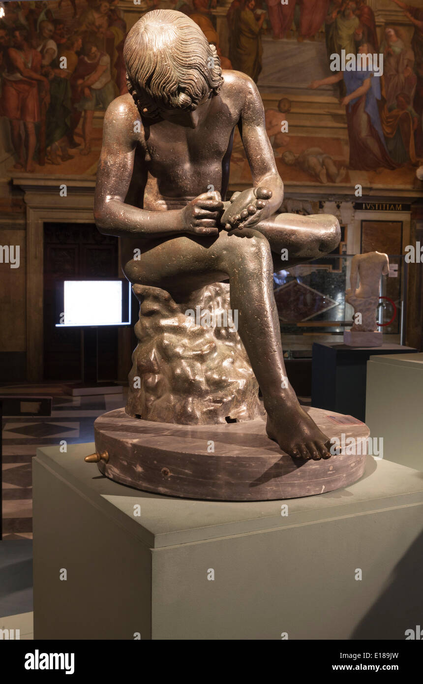 Rome, Italy, 26th May, 2014. MICHELANGELO - Exhibition at the Capitoline Museum Rome to mark the 450th anniversary of Michelangelo's death. Bronze statue of boy pulling a thorn from his foot. Capitoline Museum, Rome, Italy. © Stephen Bisgrove/Alamy Live News Stock Photo