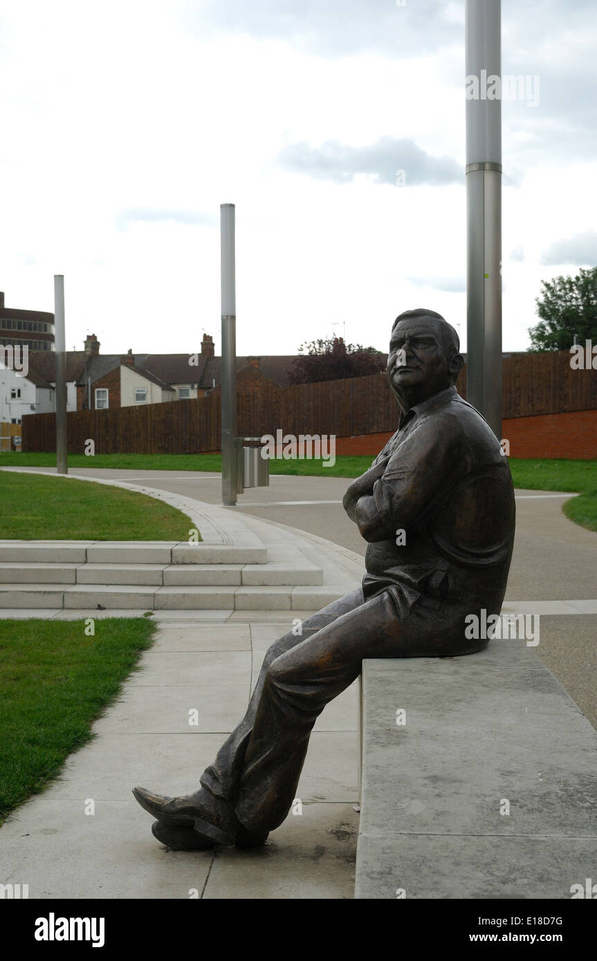 Ronnie Barker bronze statue in Aylesbury Stock Photo