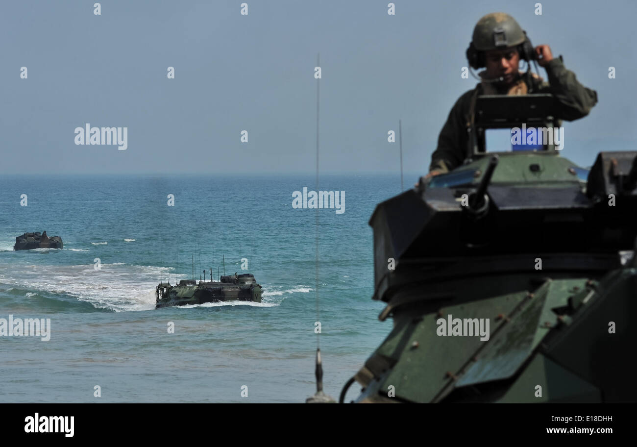 April 1, 2014, Pohang, South Korea : U.S. Marines Assault Amphibious Vehicle (AAV7) sails from USS Ashland (LSD-48) at Dogu Beach in Pohang, South Korea, on April 1, 2014. © AFLO/Alamy Live News Stock Photo