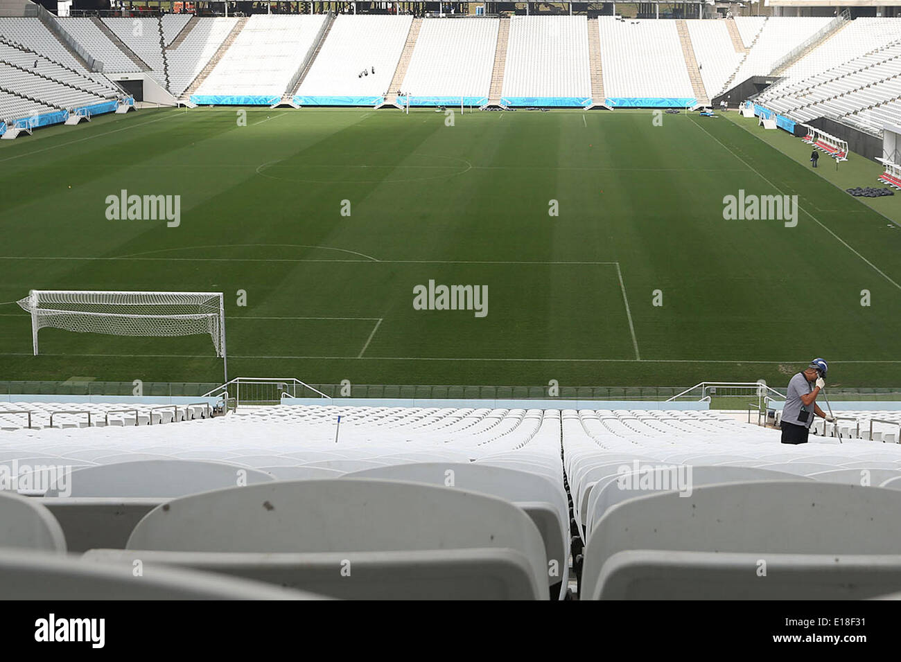 Sao Paulo, Brazil. 26th May, 2014. A worker is seen inside the Sao Paulo Arena, in Sao Paulo city, Brazil, on May 26, 2014. The stadium also known as Corinthians Arena, will be the seat of the opening match of theBrazil 2014 FIFA World Cup on June 12. © Rahel Patrasso/Xinhua/Alamy Live News Stock Photo