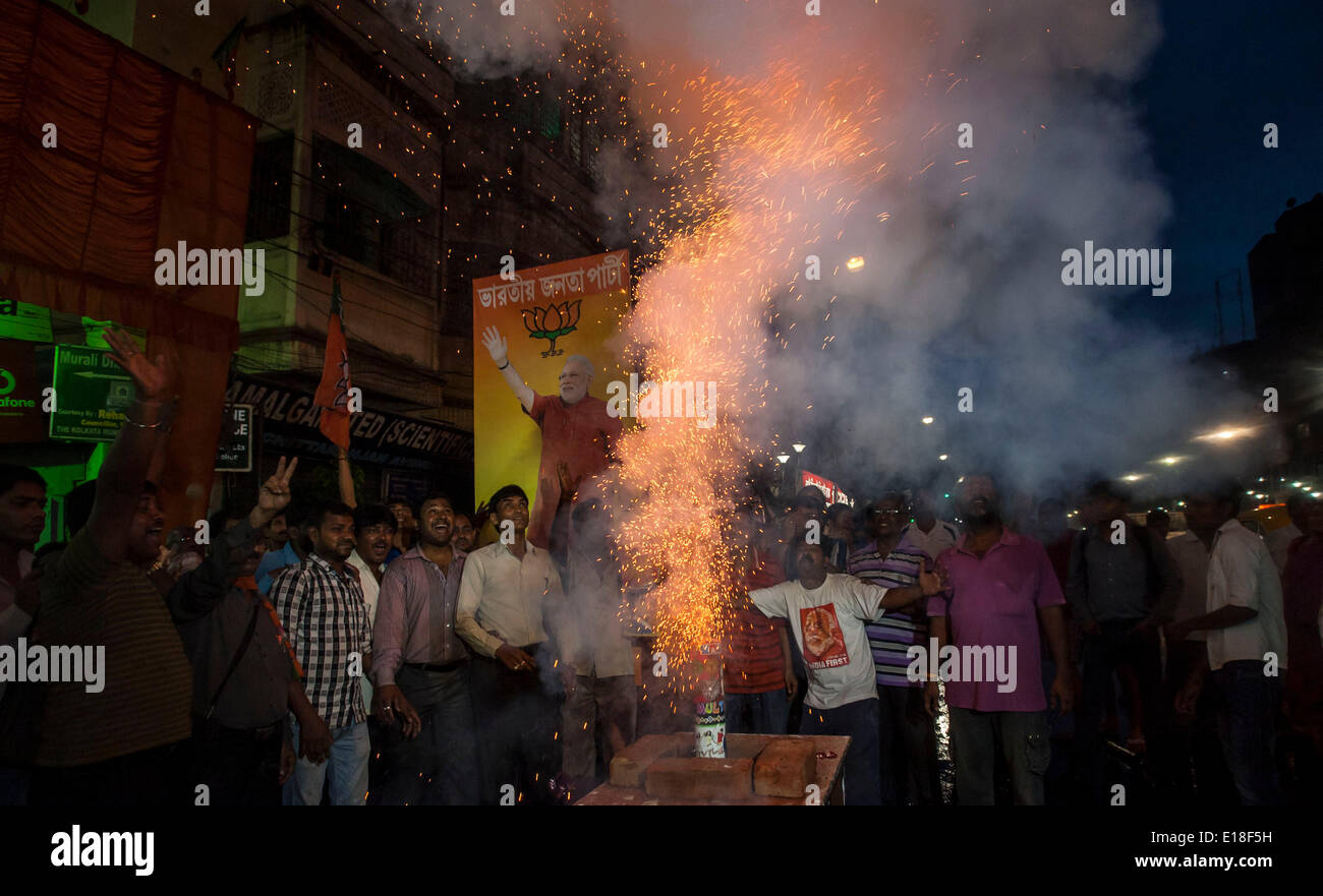 Calcutta, Indian state West Bengal. 26th May, 2014. Supporters of Indian Bharatiya Janata Party (BJP) light fire crackers after the oath taking ceremony of Narendra Modi as India's 15th prime minister in Calcutta, capital of eastern Indian state West Bengal, May 26, 2014. Narendra Modi, the son of a tea-seller, on Monday created history by becoming Indian new prime minister in a grand ceremony attended by his counterpart from arch- rival Pakistan, along with heads of state of other South Asian nations. Credit:  Tumpa Mondal/Xinhua/Alamy Live News Stock Photo