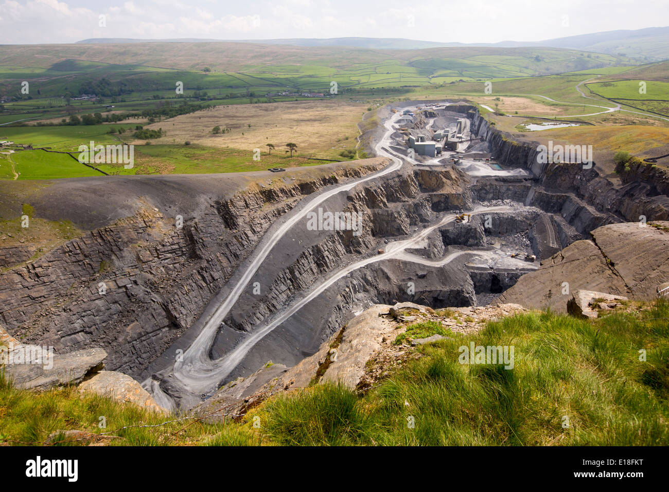 Yorkshire dales quarry hi-res stock photography and images - Alamy