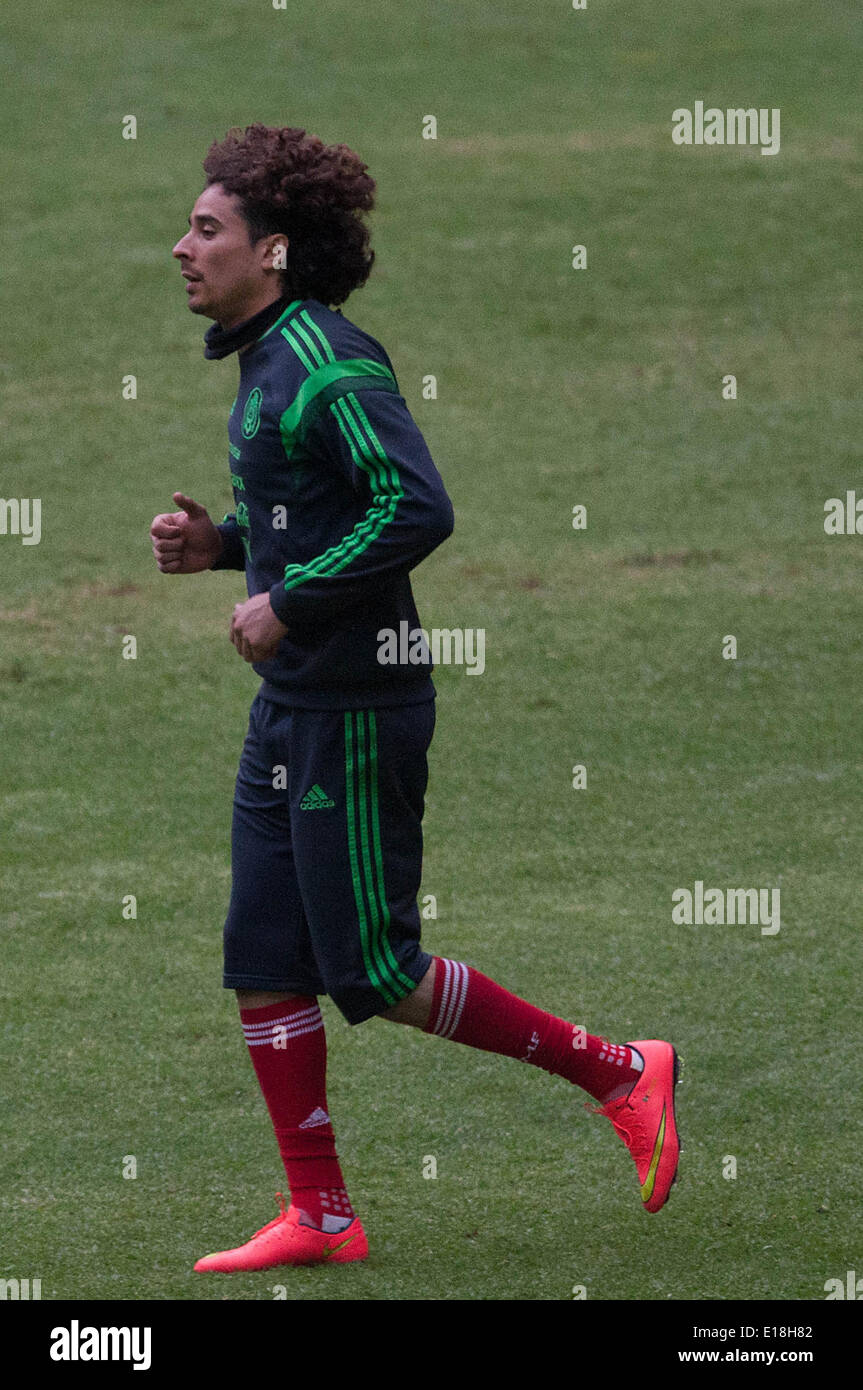 Mexico City Mexico 26th May 2014 Mexico S National Soccer Team Goalkeeper Guillermo Ochoa Takes Part In A Training Session Before The Brazil 2014 Fifa World Cup In The Azteca Stadium In Mexico