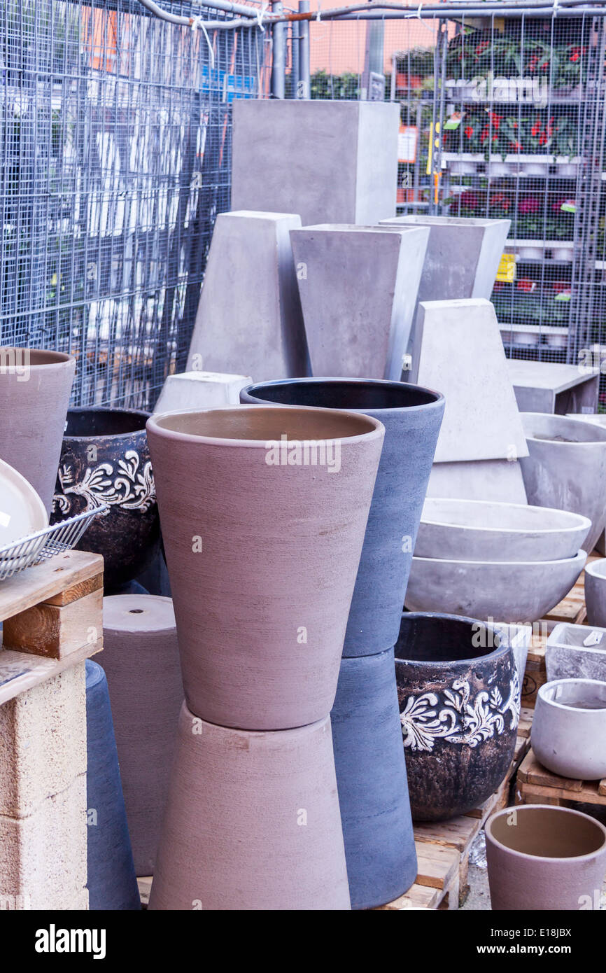 Glazed and unglazed ceramic flower pots Stock Photo Alamy