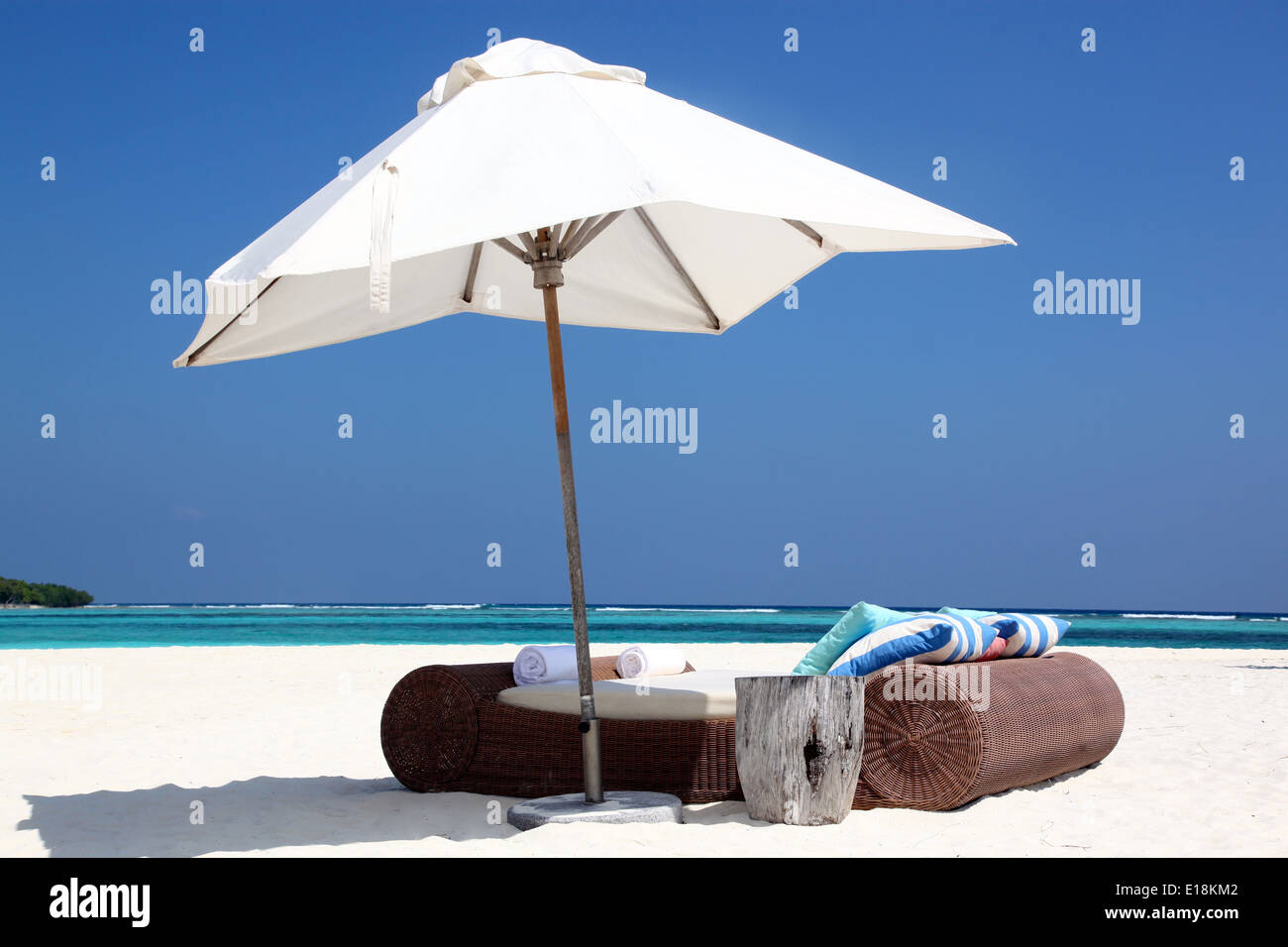 Vacation holidays beach lounge hi-res stock photography and images - Alamy