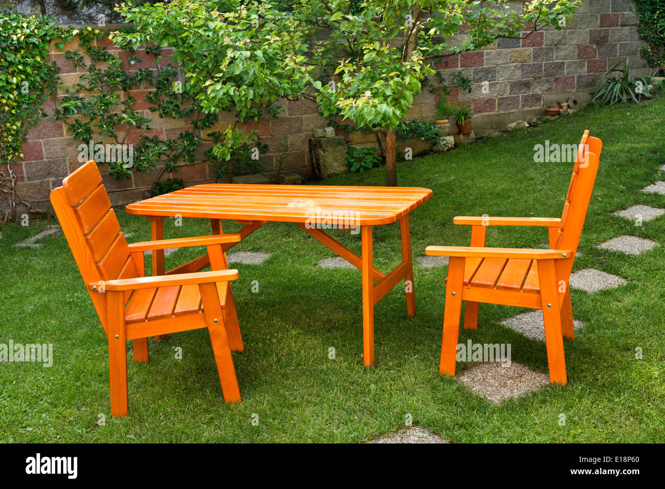 Folding garden chairs hi-res stock photography and images - Alamy