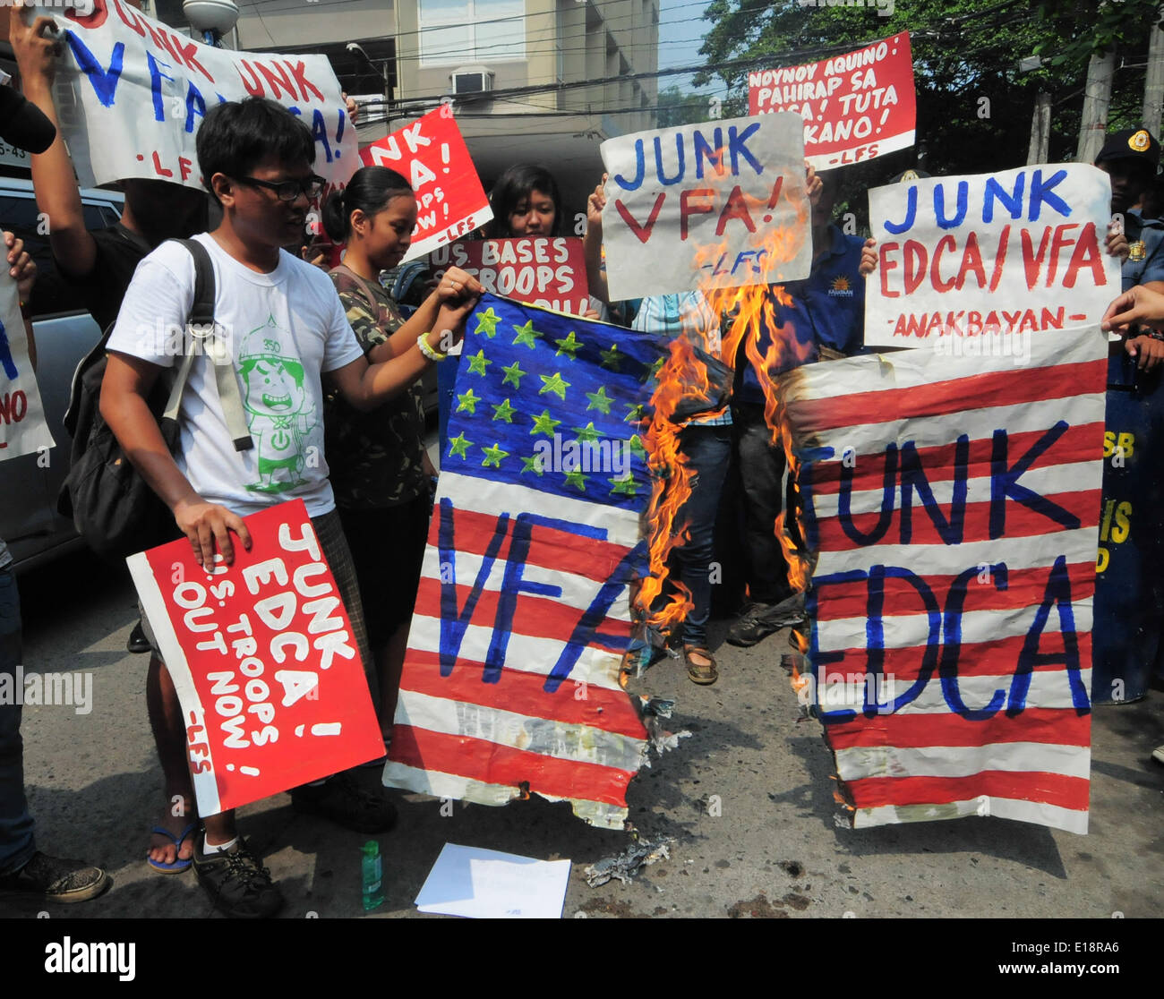 Manila, Philippines. 27th May, 2014. MANILA, Philippines - Members of youth organization, League of Filipino Students burn a mock US flag at a street near the United States Embassy in Manila, to mark the 15th anniversary of the ratification of the Visiting Forces Agreement (VFA) on 27 May 2014. The protesters call out for the immediate pullout of US troops and bases in the country. Credit:  George Calvelo/NurPhoto/ZUMAPRESS.com/Alamy Live News Stock Photo