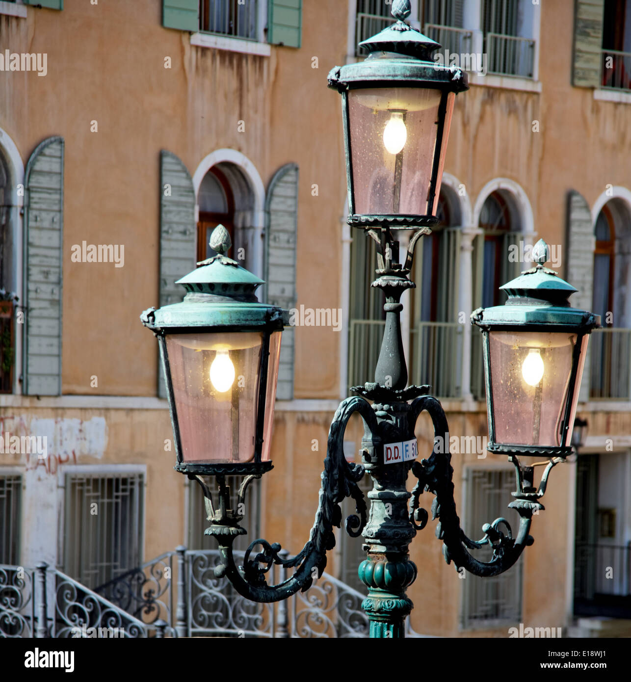Kandelaver einer Strassen Beleuchtung in Venedig, Italien Stock Photo