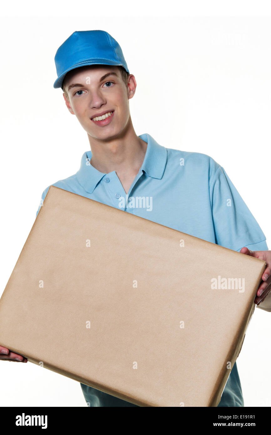 Ein junger Mann von Botendienst bringt ein Paket Stock Photo