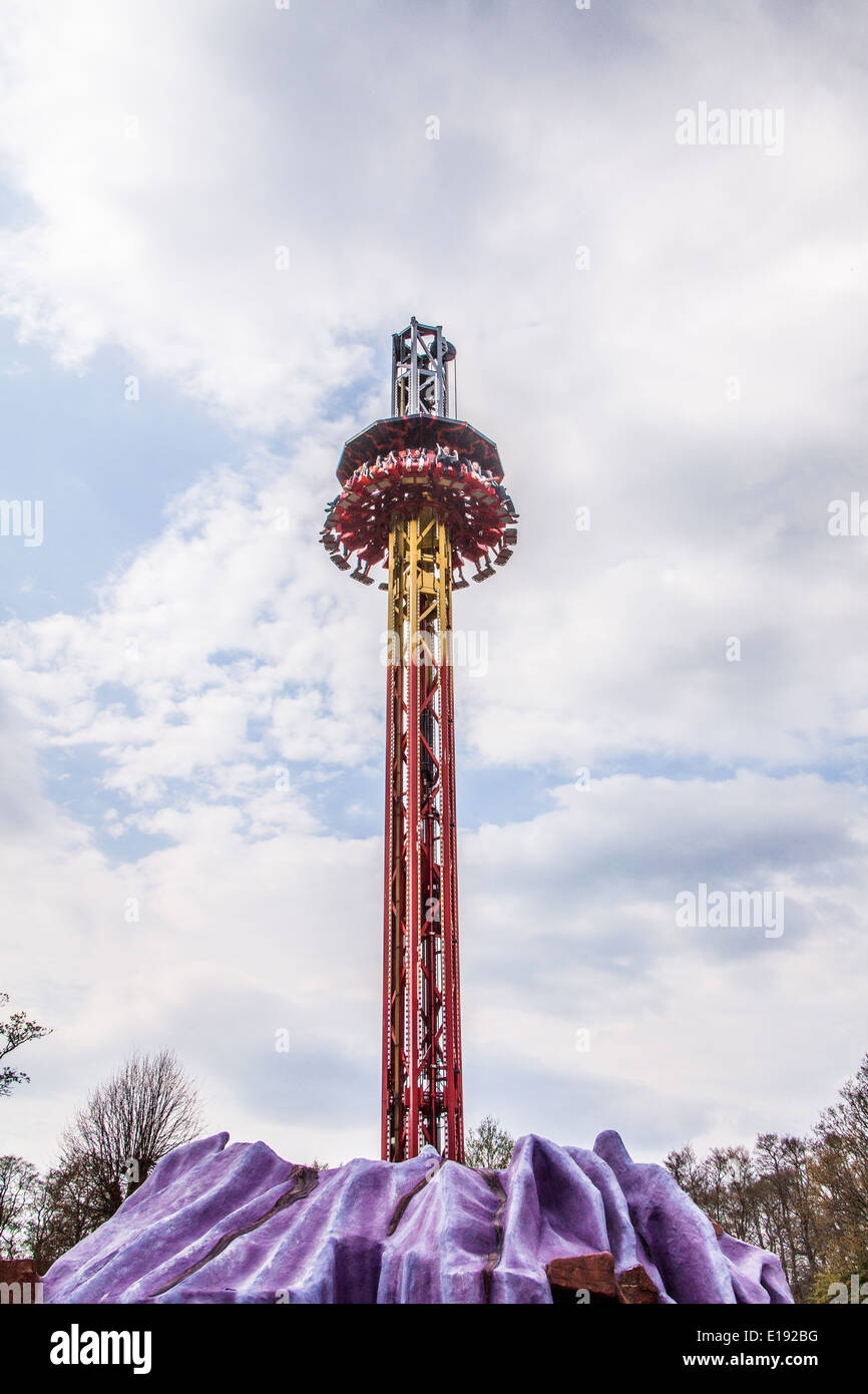 Magma Volcano themed drop & twist ride,Paultons Park, Southampton ...