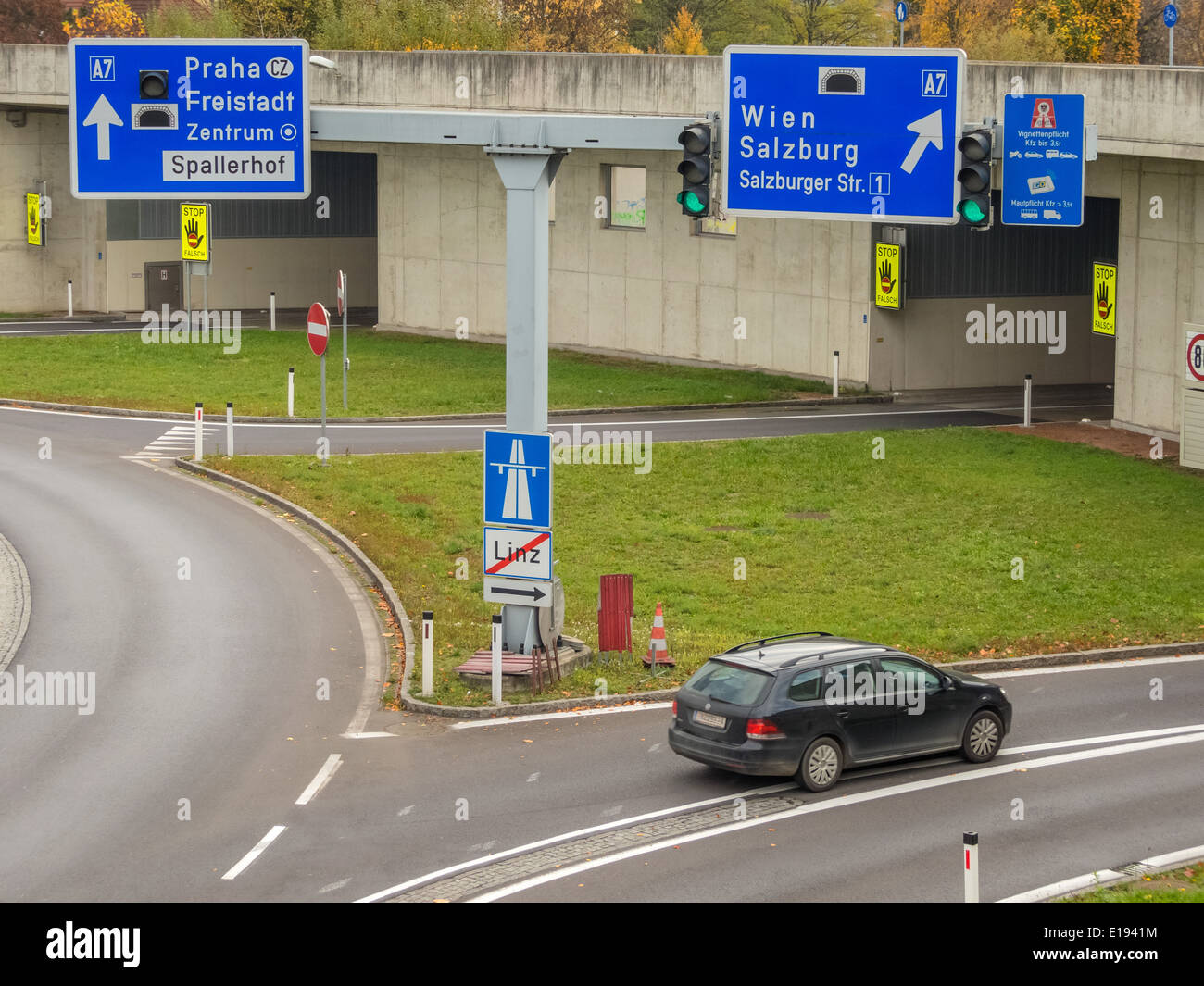 ÷sterreich, Linz, Stadtautobahn. Tunnel f¸r L‰rmberuhigung am Bindermichel auf Autobahn A7. Stock Photo