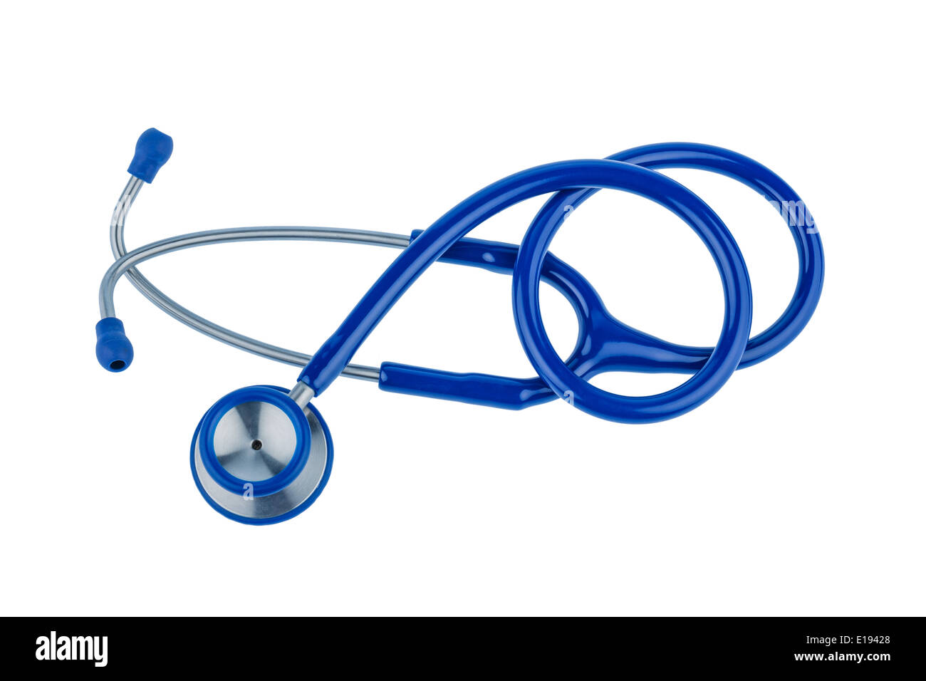 EIn blaues Stethoskop liegt auf einem weiﬂen Hintergrund. Stock Photo