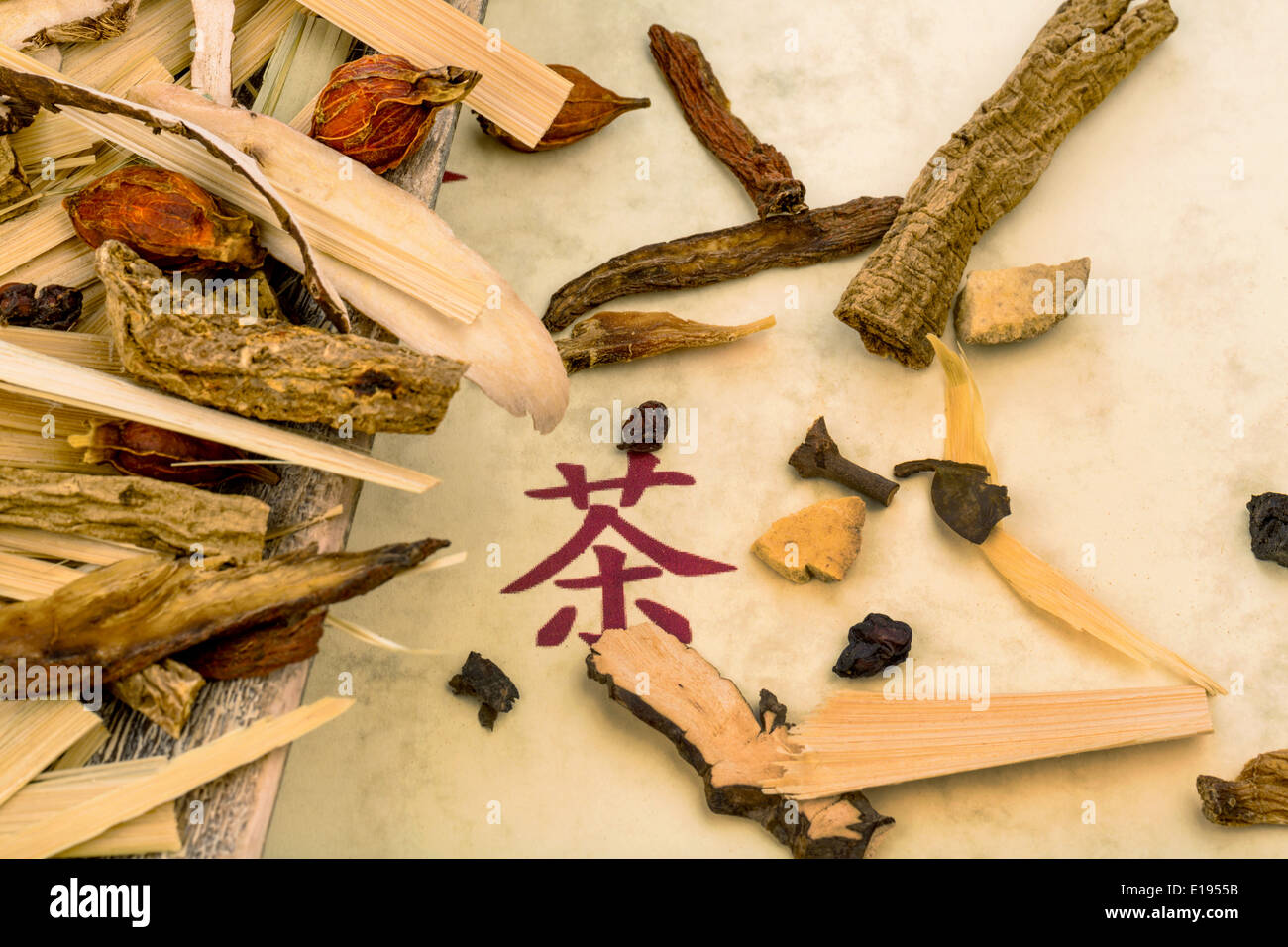 Tee f¸r traditionelle chinesische Medizin mit chinesischem Schriftzeichen Stock Photo