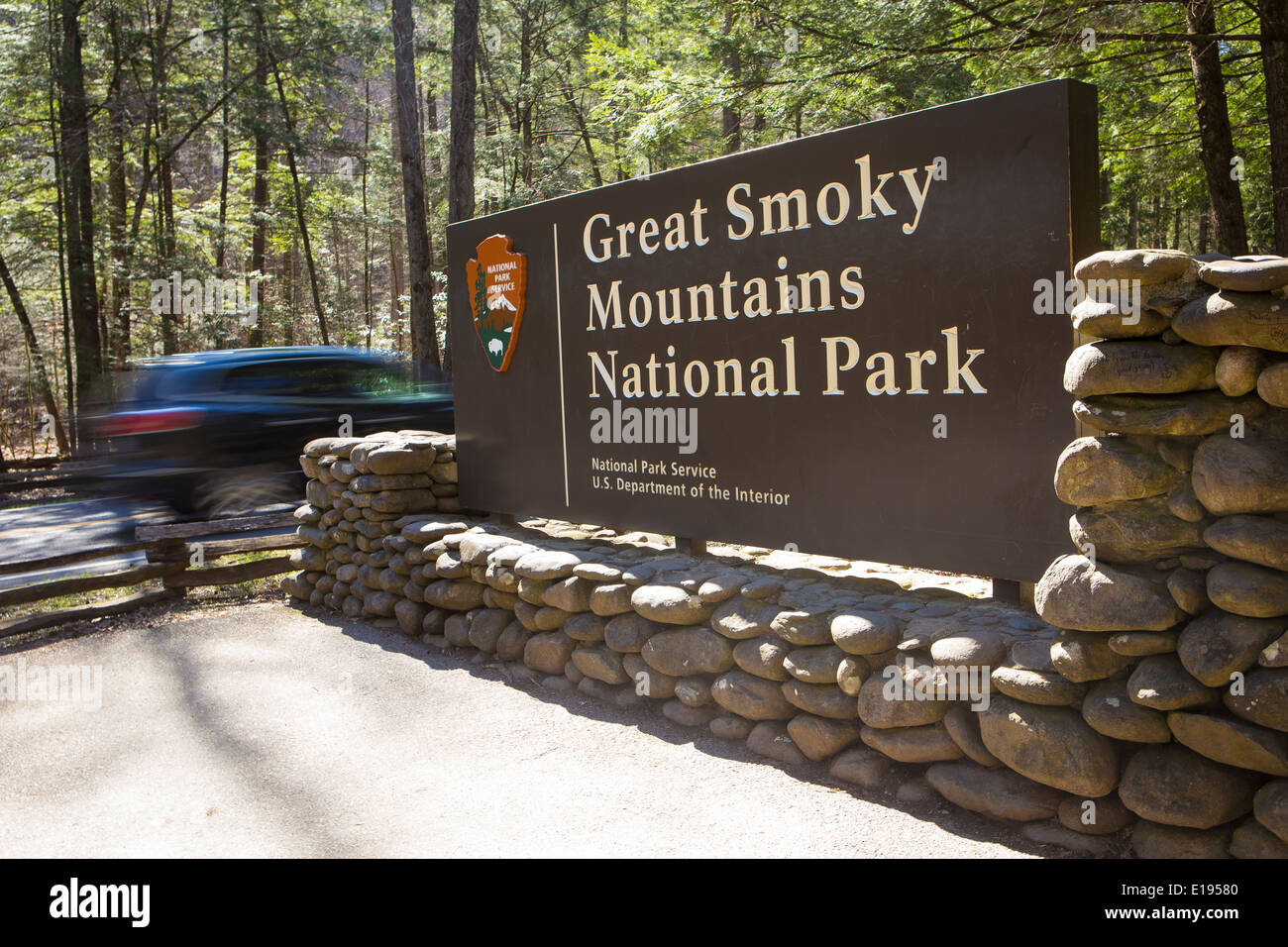Smoky mountain park sign hi-res stock photography and images - Alamy