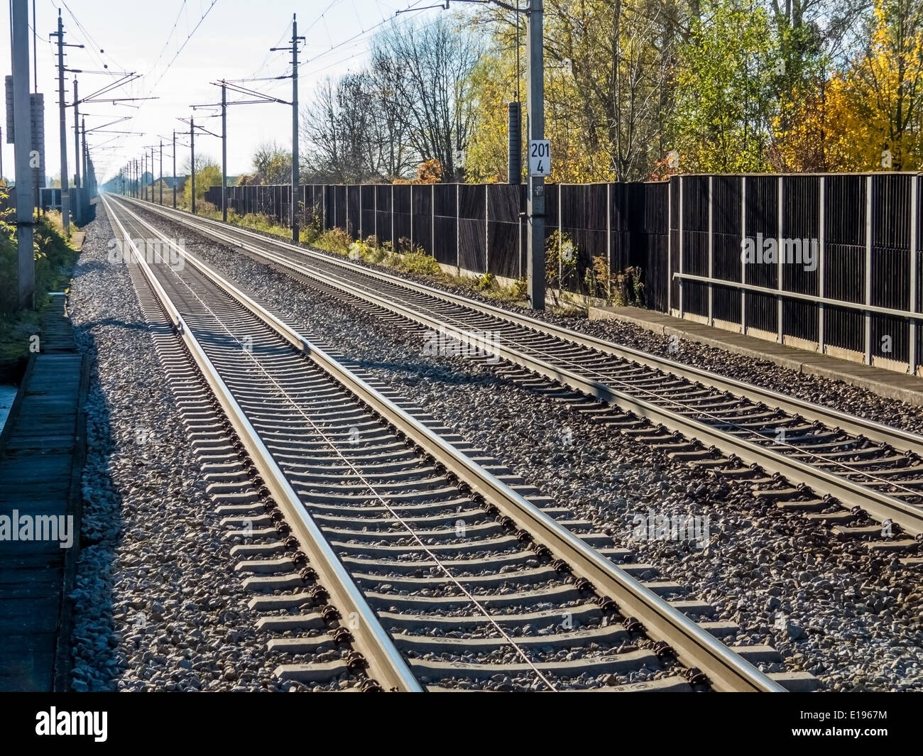 Gleise f¸r Zug und Eisenbahn. Gleiskˆrper f¸r Hochlgeschwindigkeitsbahn Stock Photo
