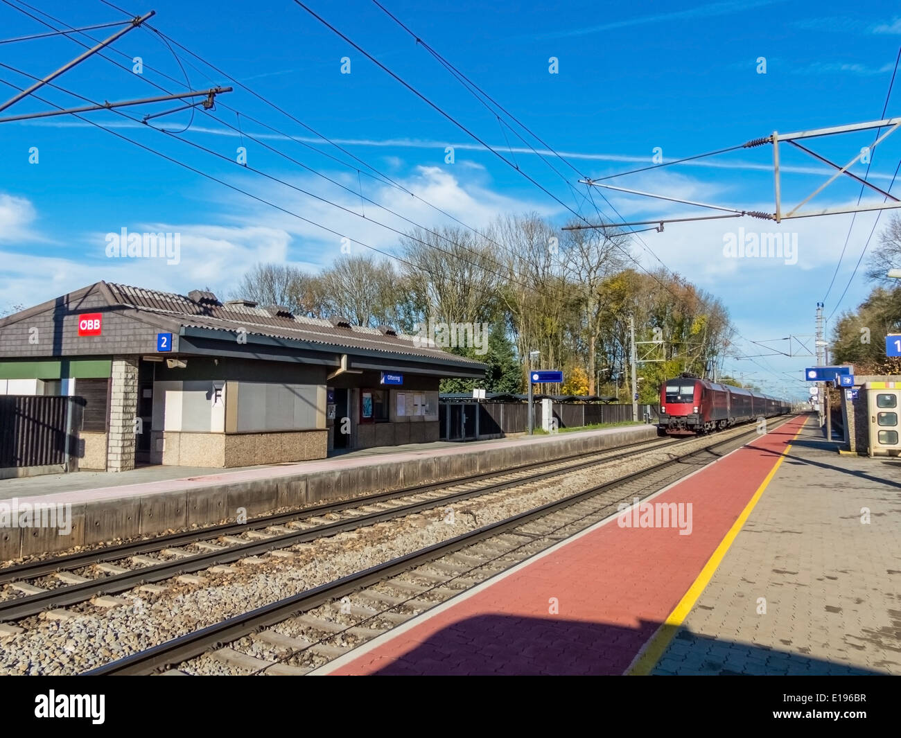 Gleise f¸r Zug und Eisenbahn. Gleiskˆrper f¸r Hochlgeschwindigkeitsbahn Stock Photo