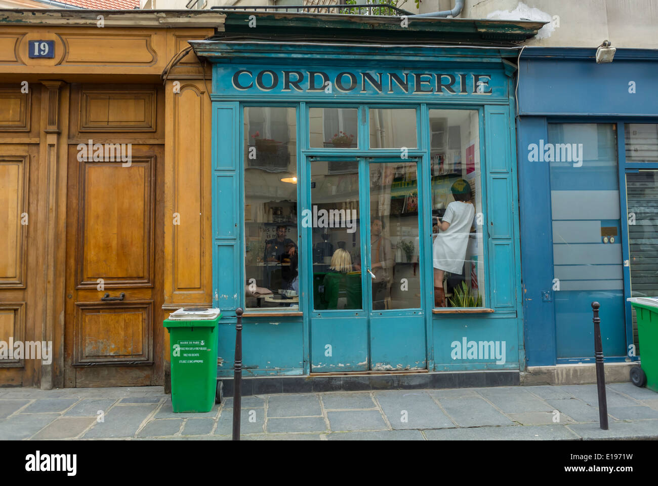 Paris, France, Marais Area, Historic Street Scene, Old Cordonnerie Storefront, now Trendy Snack Bar, vintage shop, storefront 1950s Stock Photo