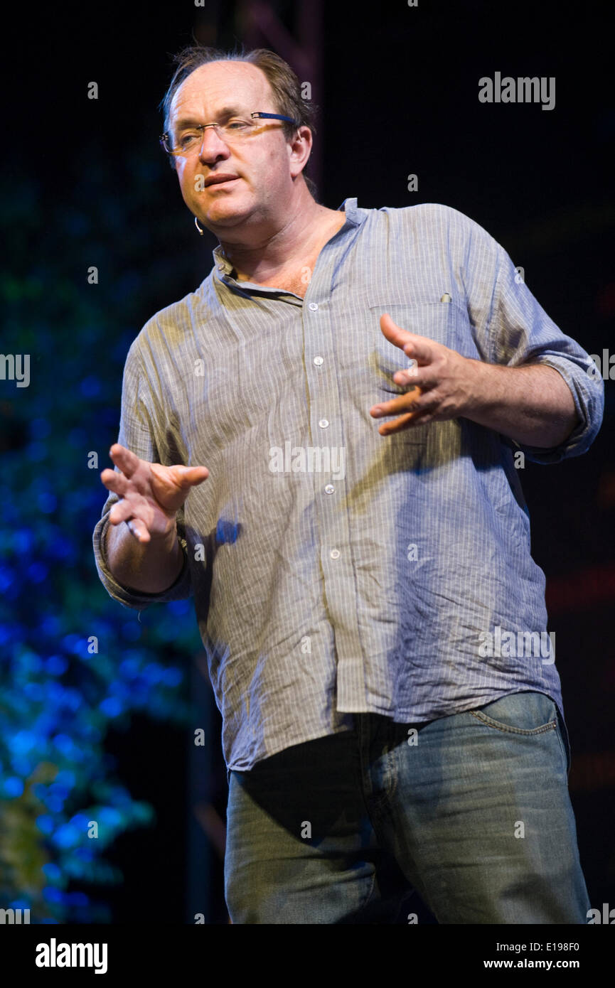 Hay on Wye Wales UK Tuesday 27 May 2014 William Dalrymple speaking about 'Princes & Painters in Mughal Delhi 1707-1857' on day 6 of Hay Festival 2014 Hay on Wye Powys Wales UK Credit:  Jeff Morgan/Alamy Live News Stock Photo
