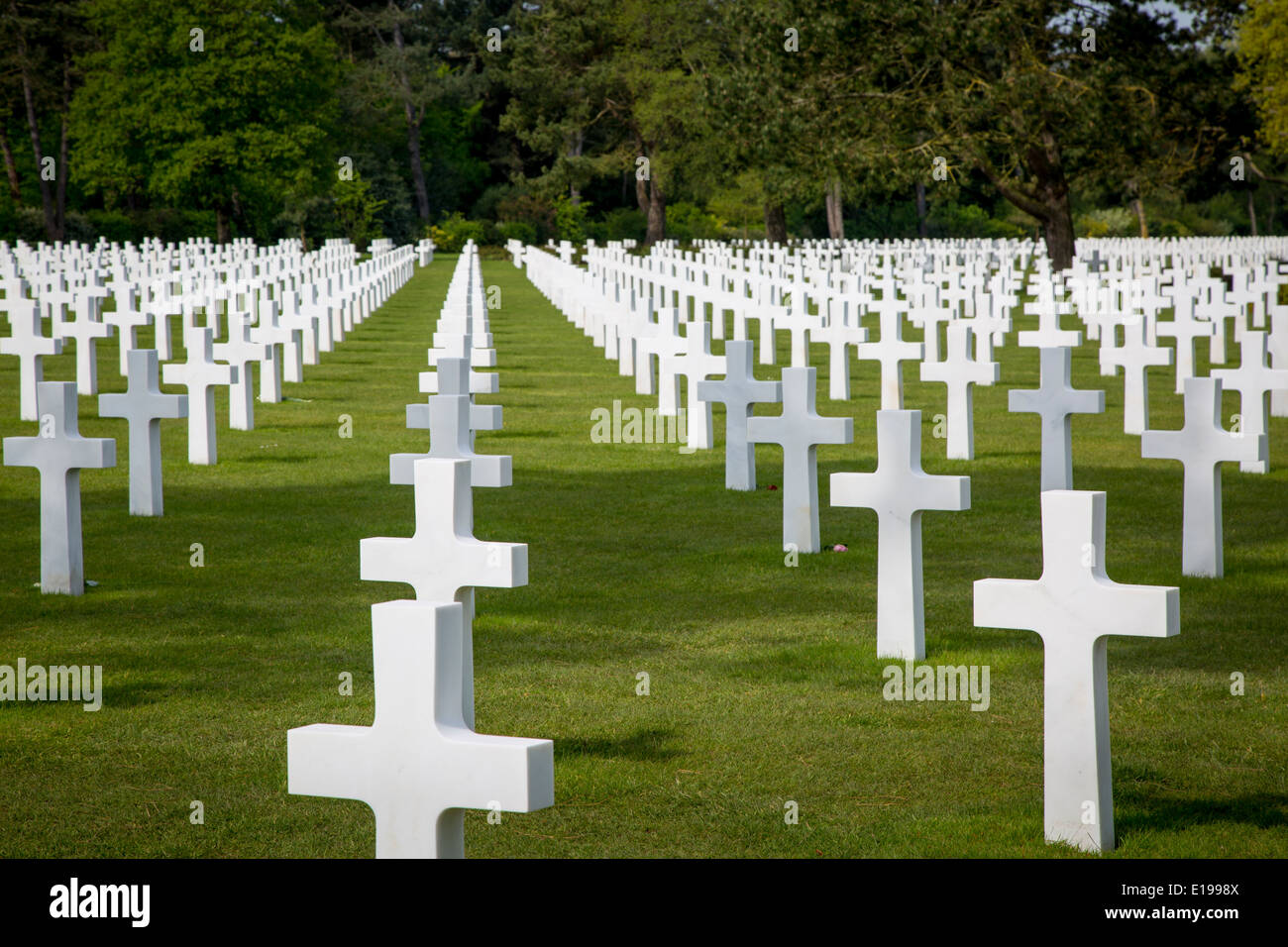 Perfectly placed crosses at the American Cemetery, Colleville-sur-Mer, Normandy France Stock Photo
