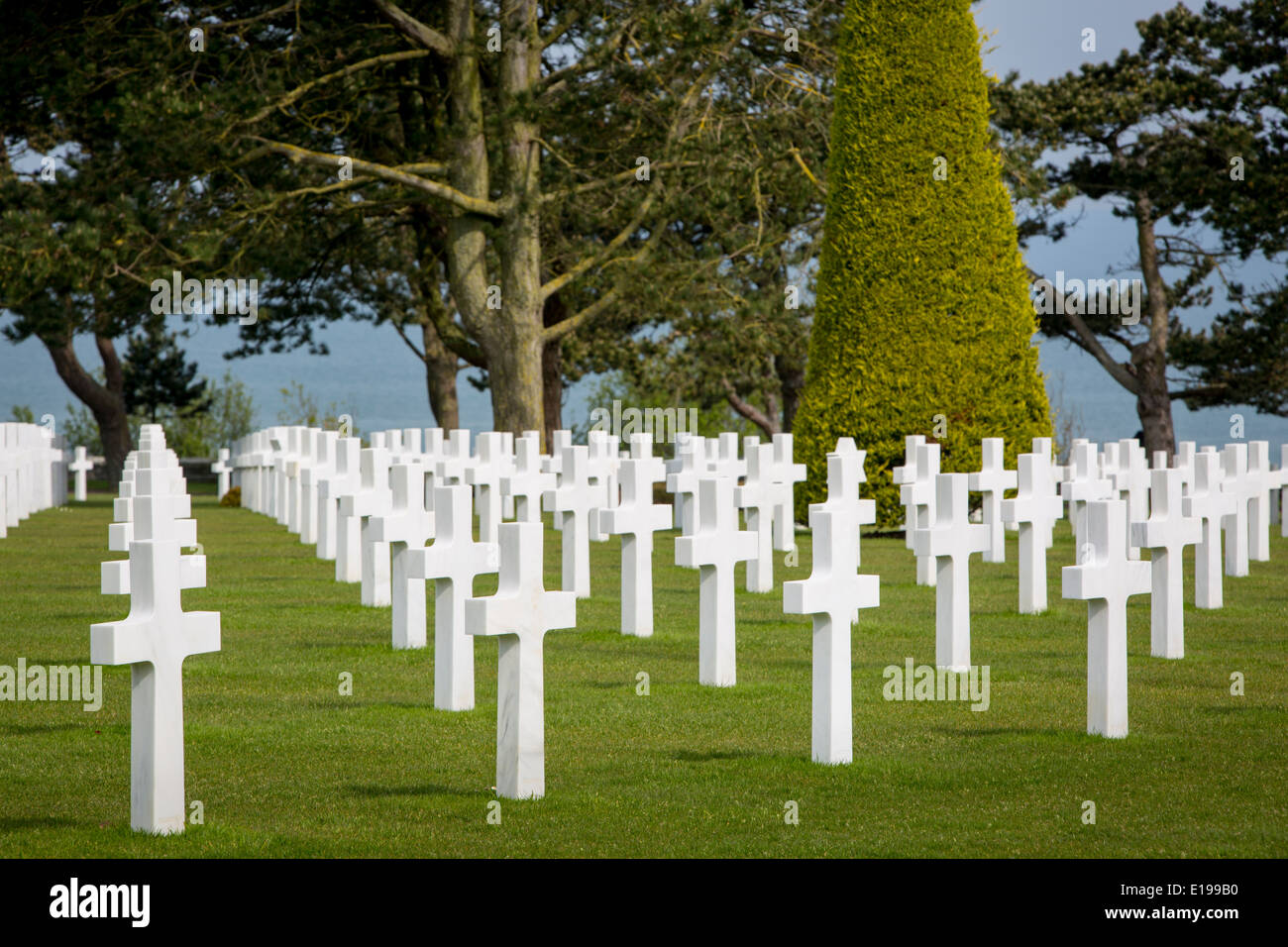 Perfectly placed crosses at the American Cemetery, Colleville-sur-Mer, Normandy France Stock Photo