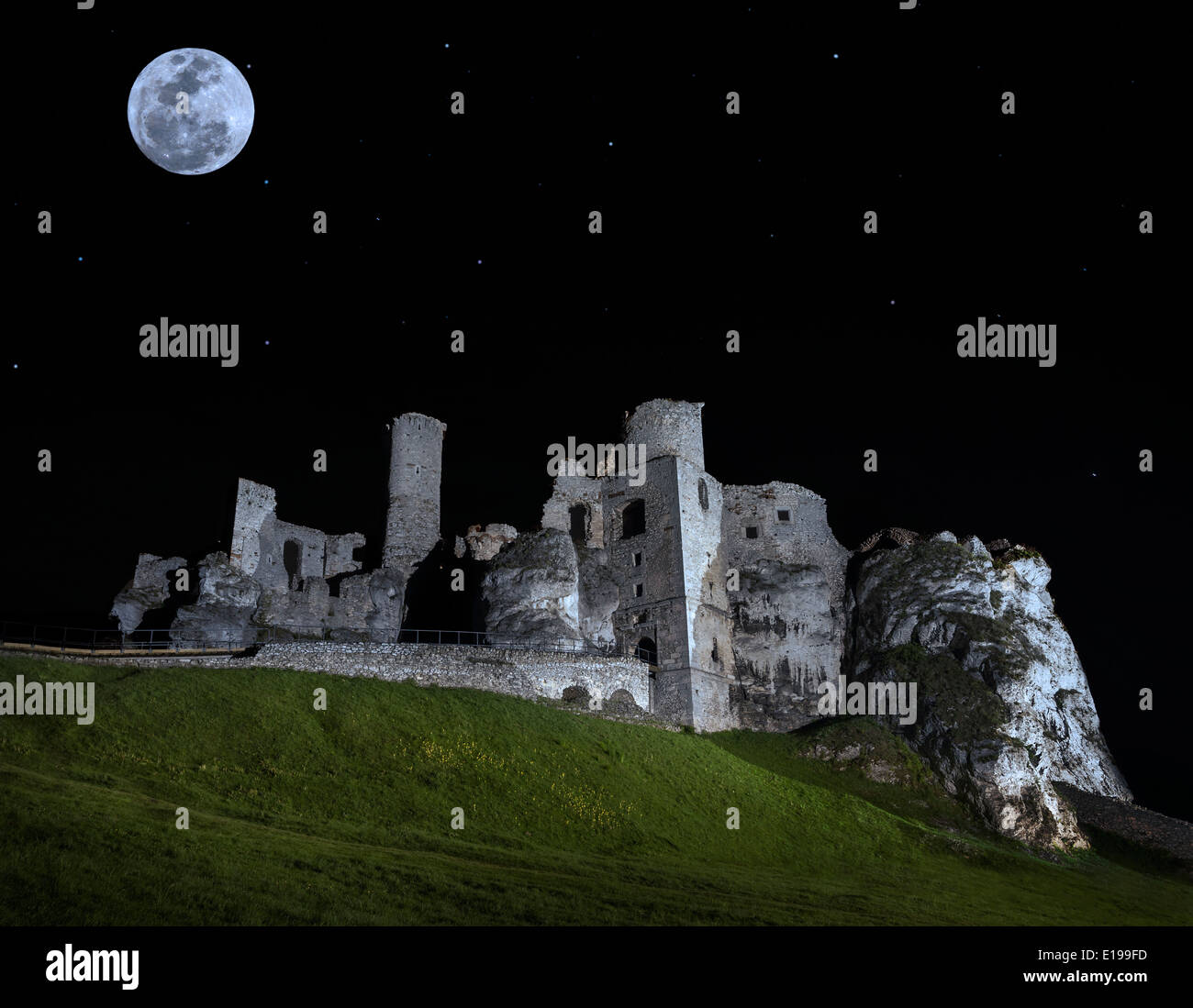 Full moon above ruins of castle, Ogrodzieniec, Poland. Stock Photo