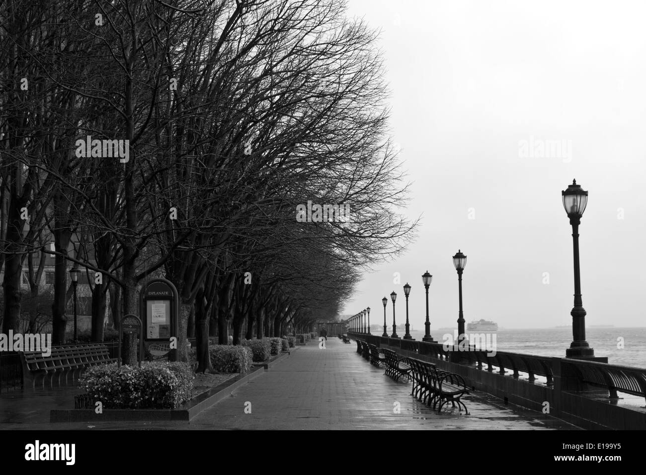 Hudson river esplanade on a misty day Stock Photo Alamy