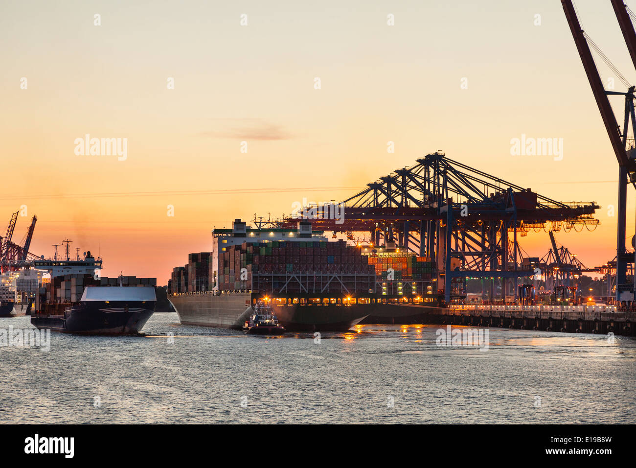 Container ships long exposure hi-res stock photography and images - Alamy