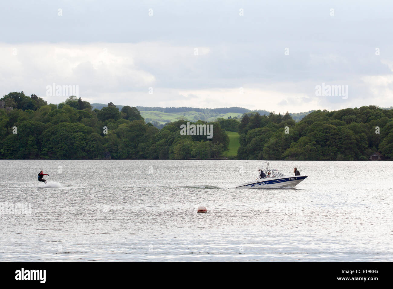 Lake Windermere Cumbria UK 27 May 2014  Tourists make the most of the weather  Credit:  Gordon Shoosmith/Alamy Live News Stock Photo