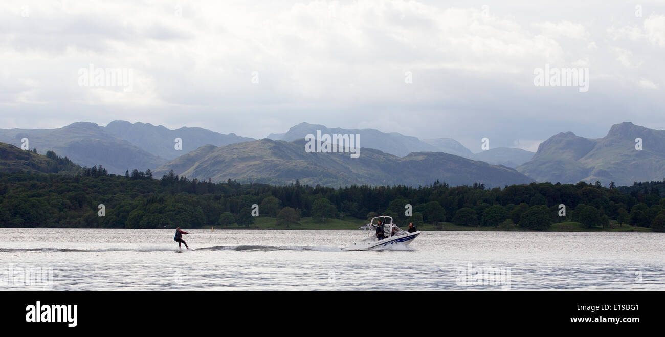 Lake Windermere Cumbria UK 27 May 2014  Tourists make the most of the weather  Credit:  Gordon Shoosmith/Alamy Live News Stock Photo